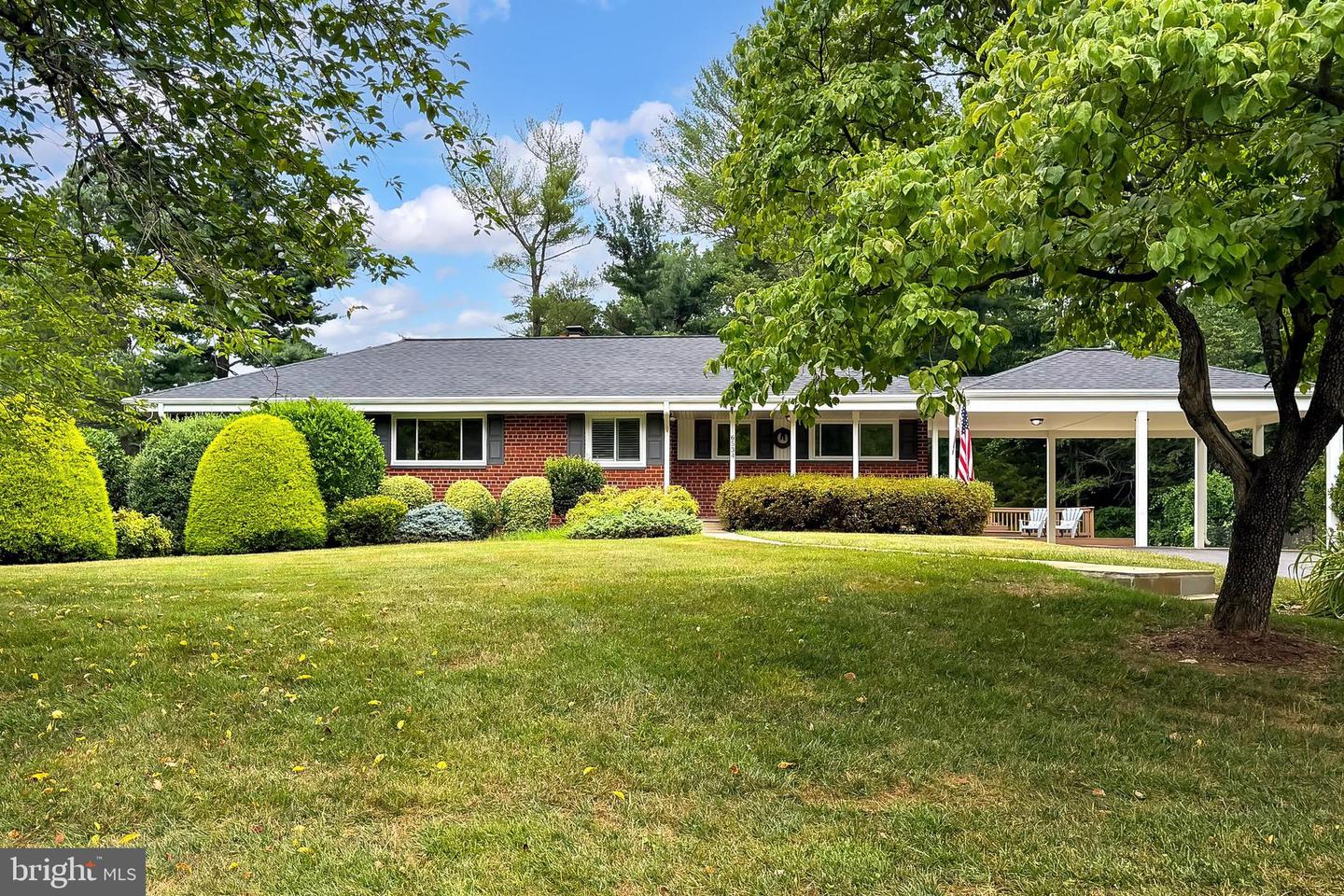 6534 Kerns Road, Falls Church