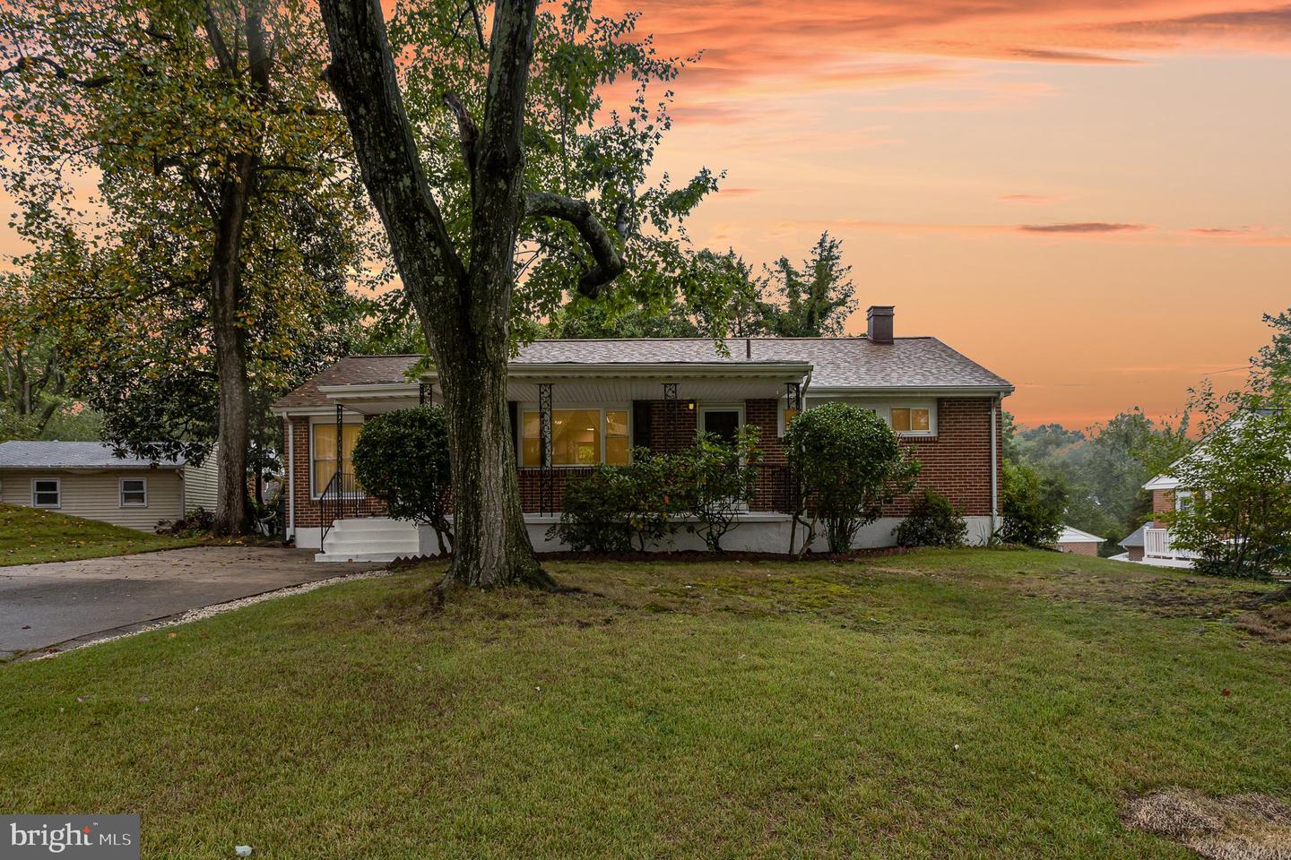 6202 Hillview Avenue, Alexandria