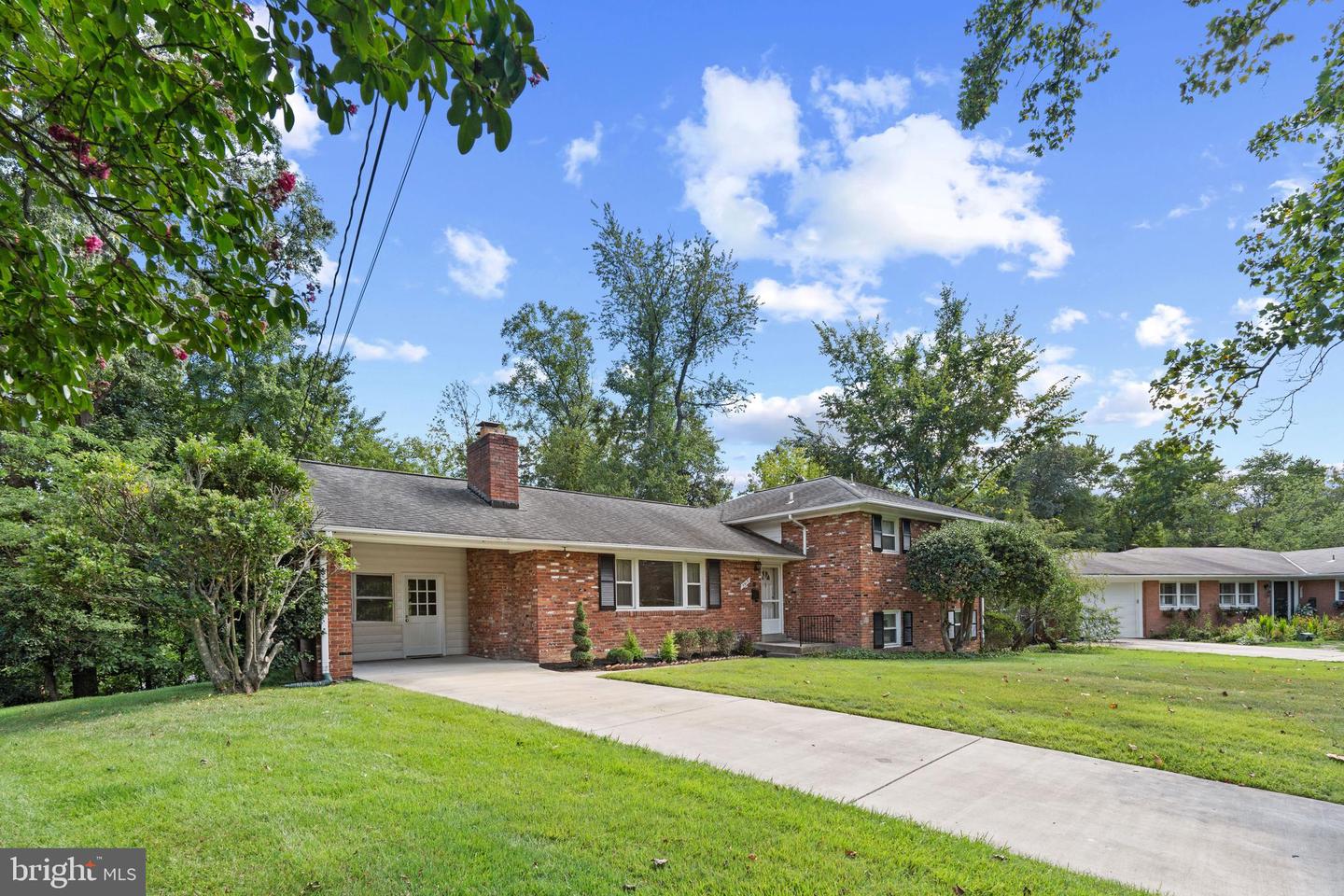 5915 Merritt Place, Falls Church