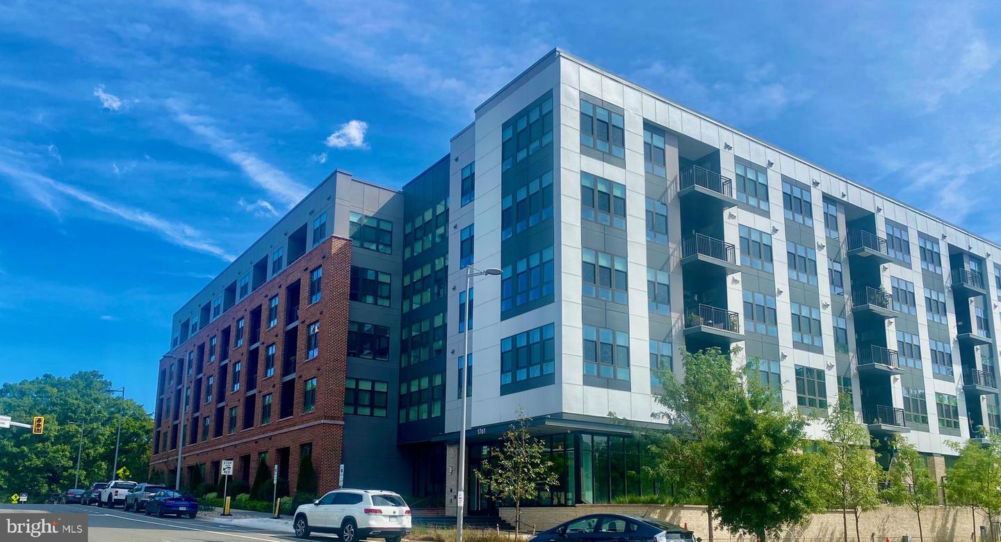 1761 Old Meadow Road #404, Mclean