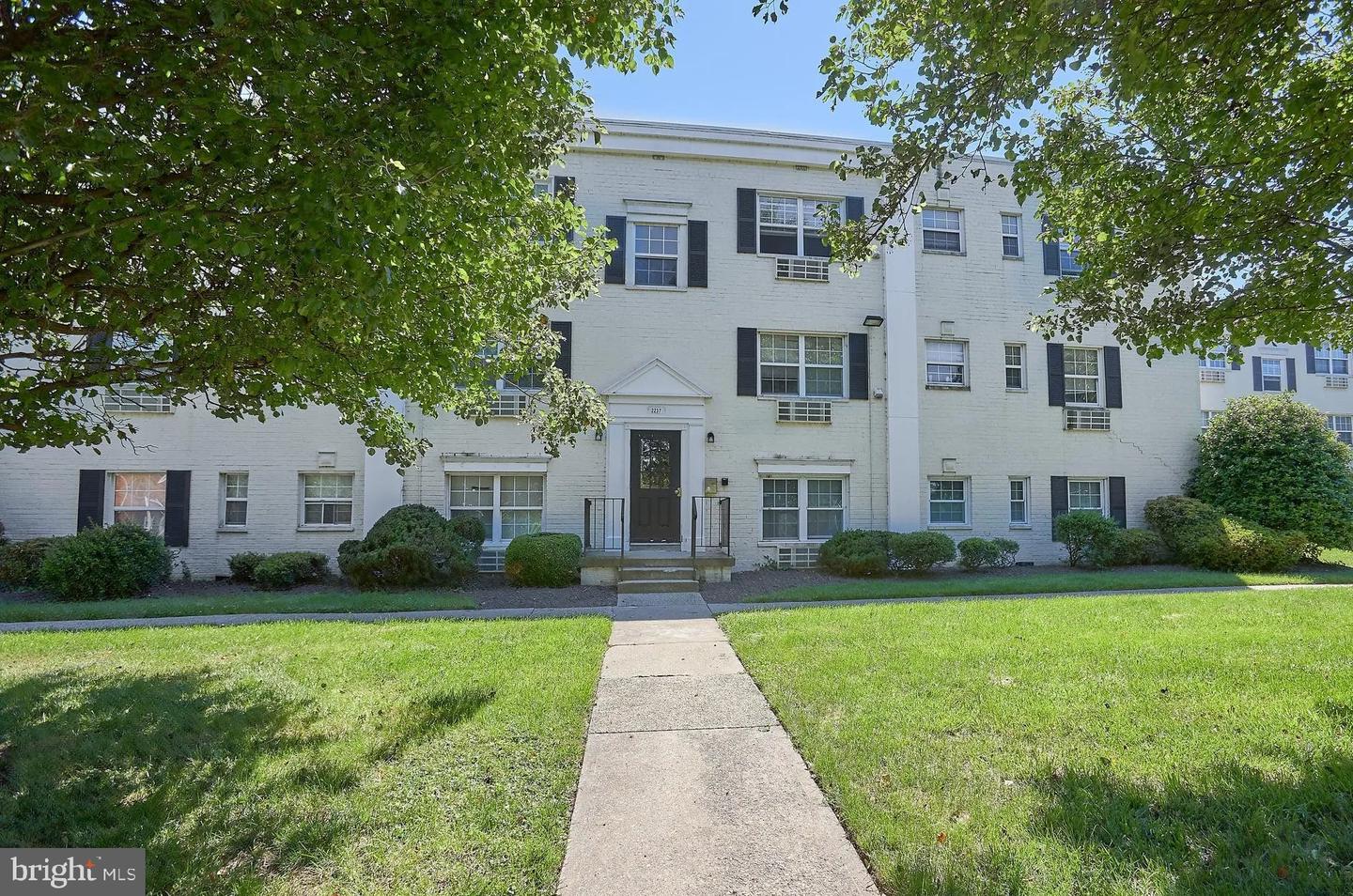 2237 Farrington Avenue #202, Alexandria