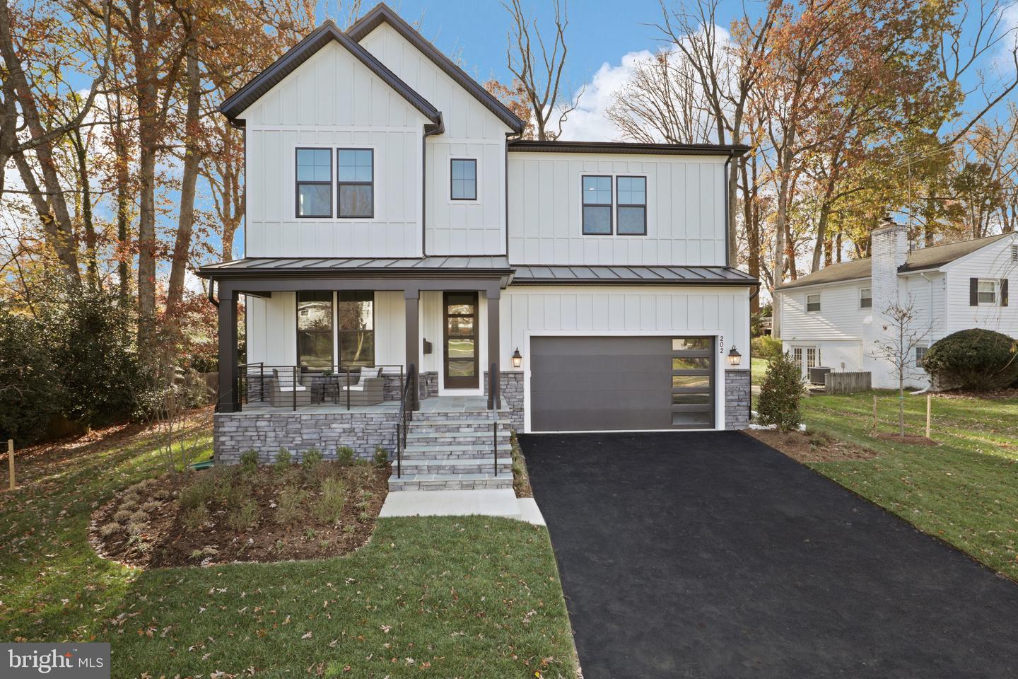 202 Harmony Drive SW, Vienna