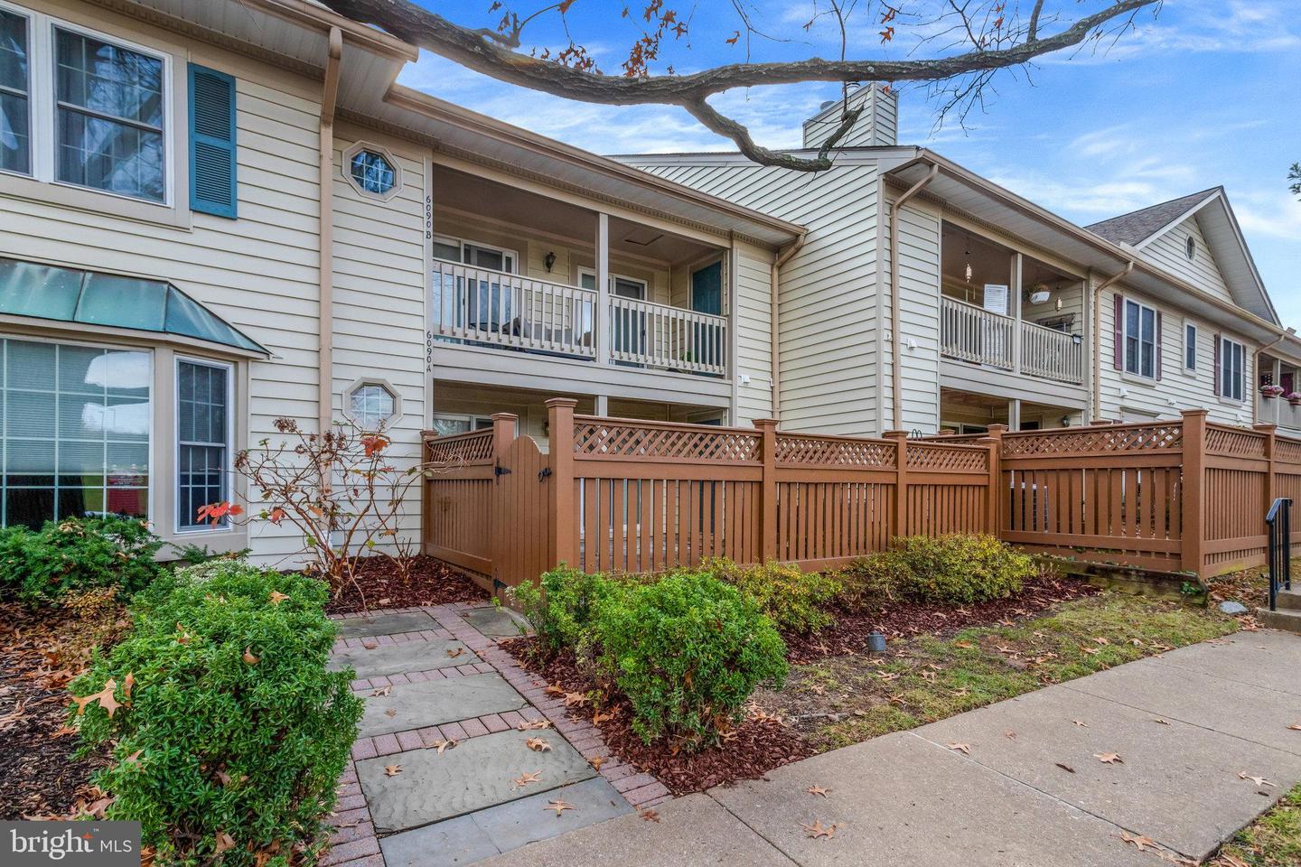 6090 Essex House Square, Alexandria