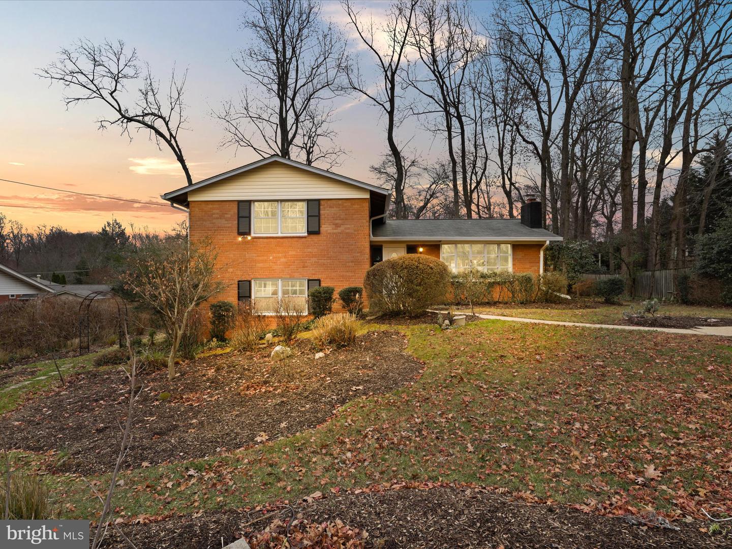 6815 Maplecrest Drive, Annandale