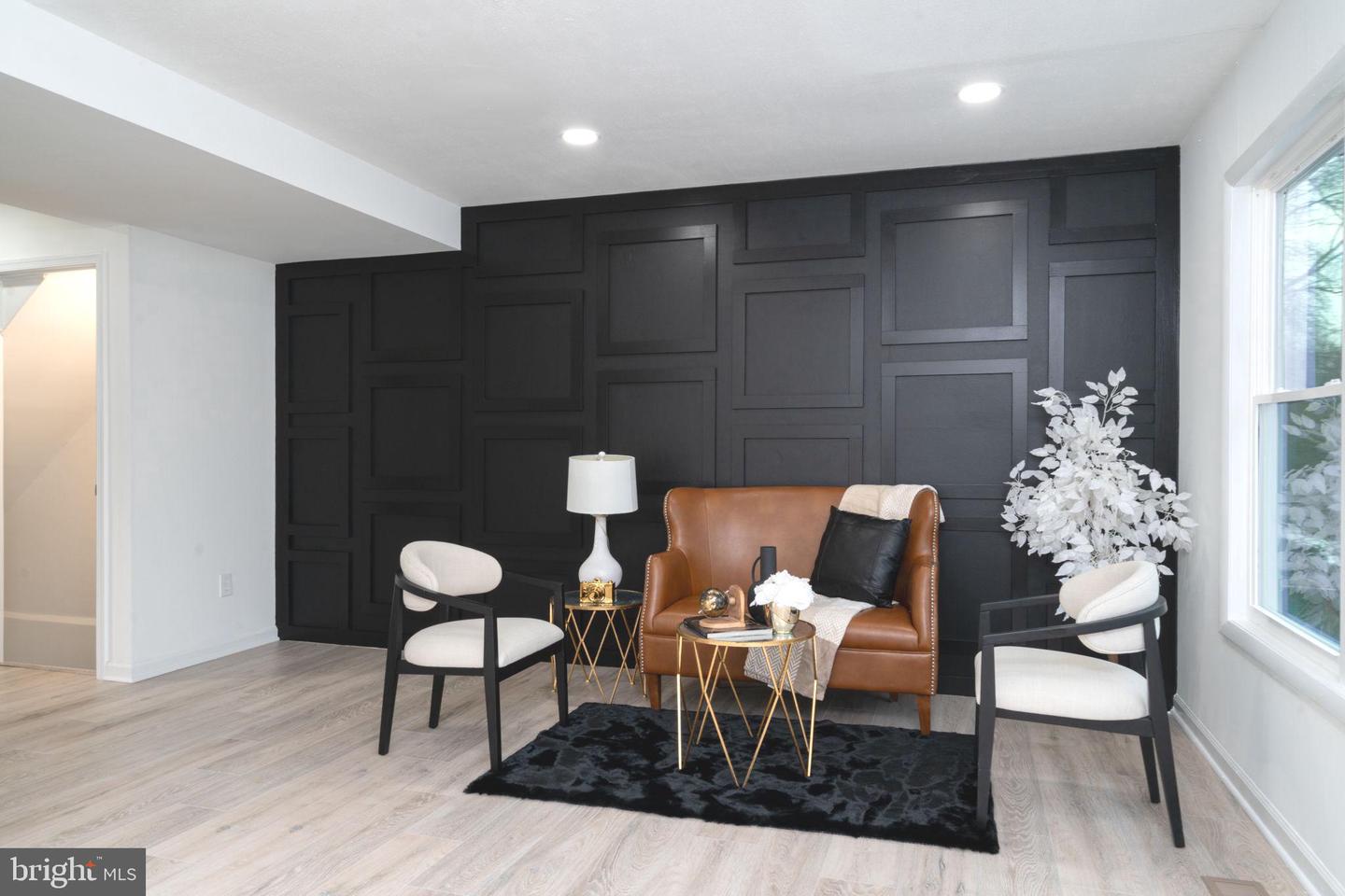 1033 Kings Court, Herndon