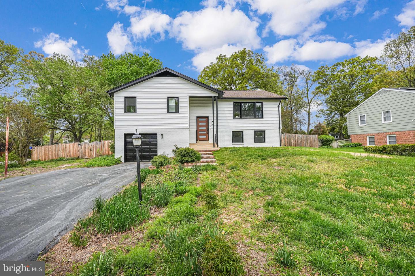 8643 Gateshead Road, Alexandria