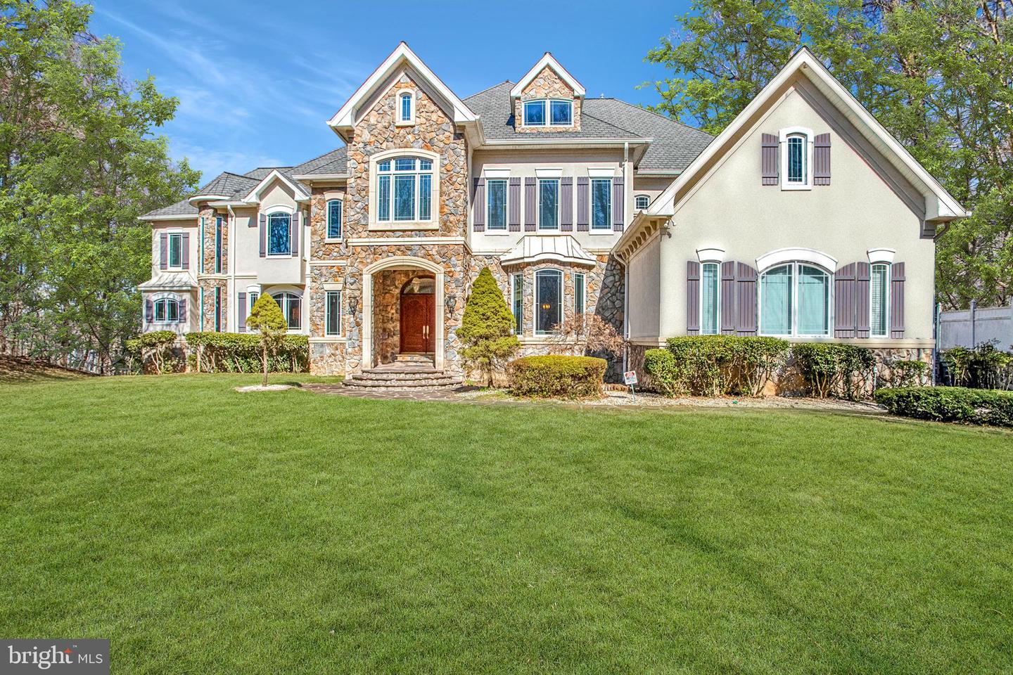 7024 Green Oak Drive