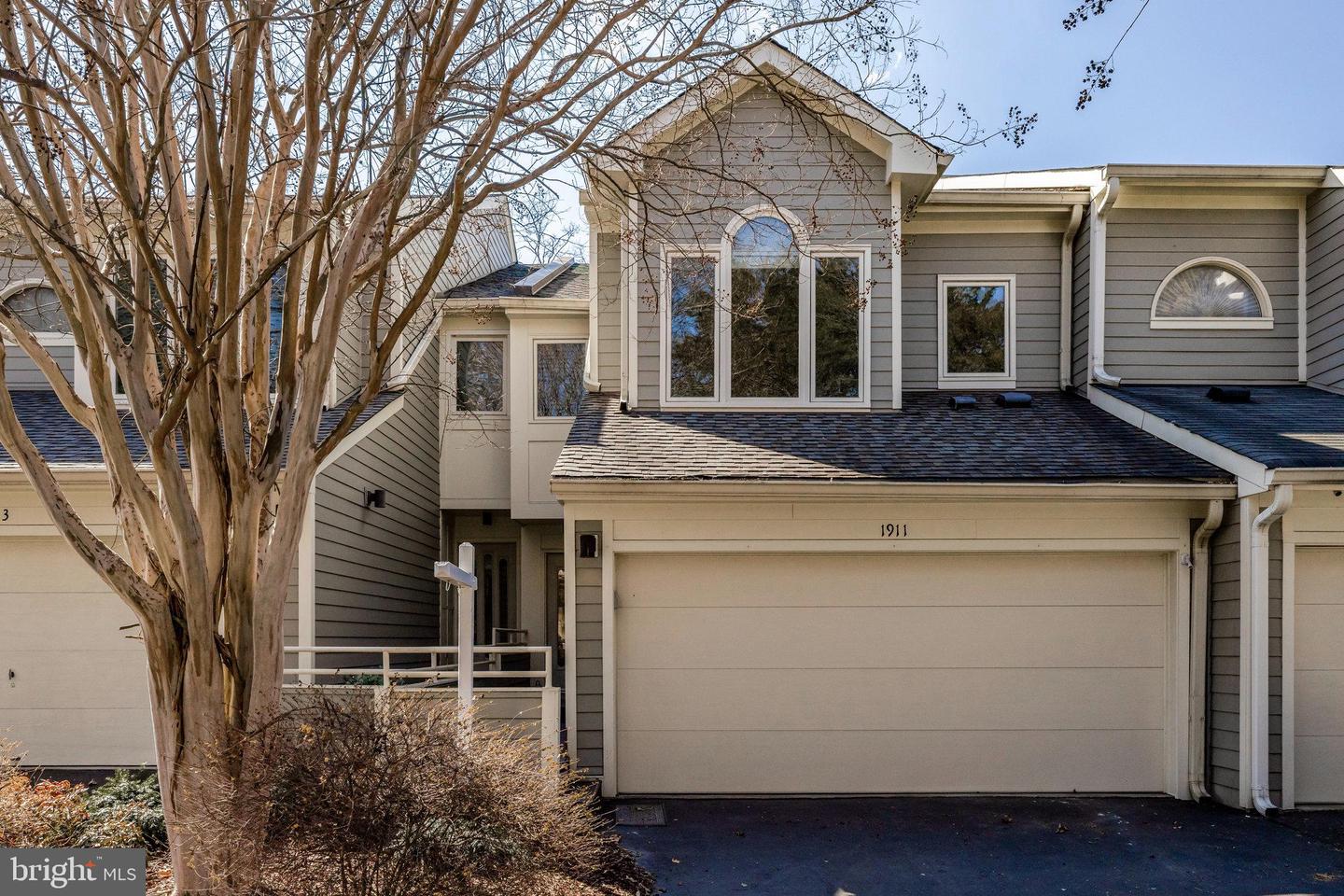 1911 Lakeport Way, Reston
