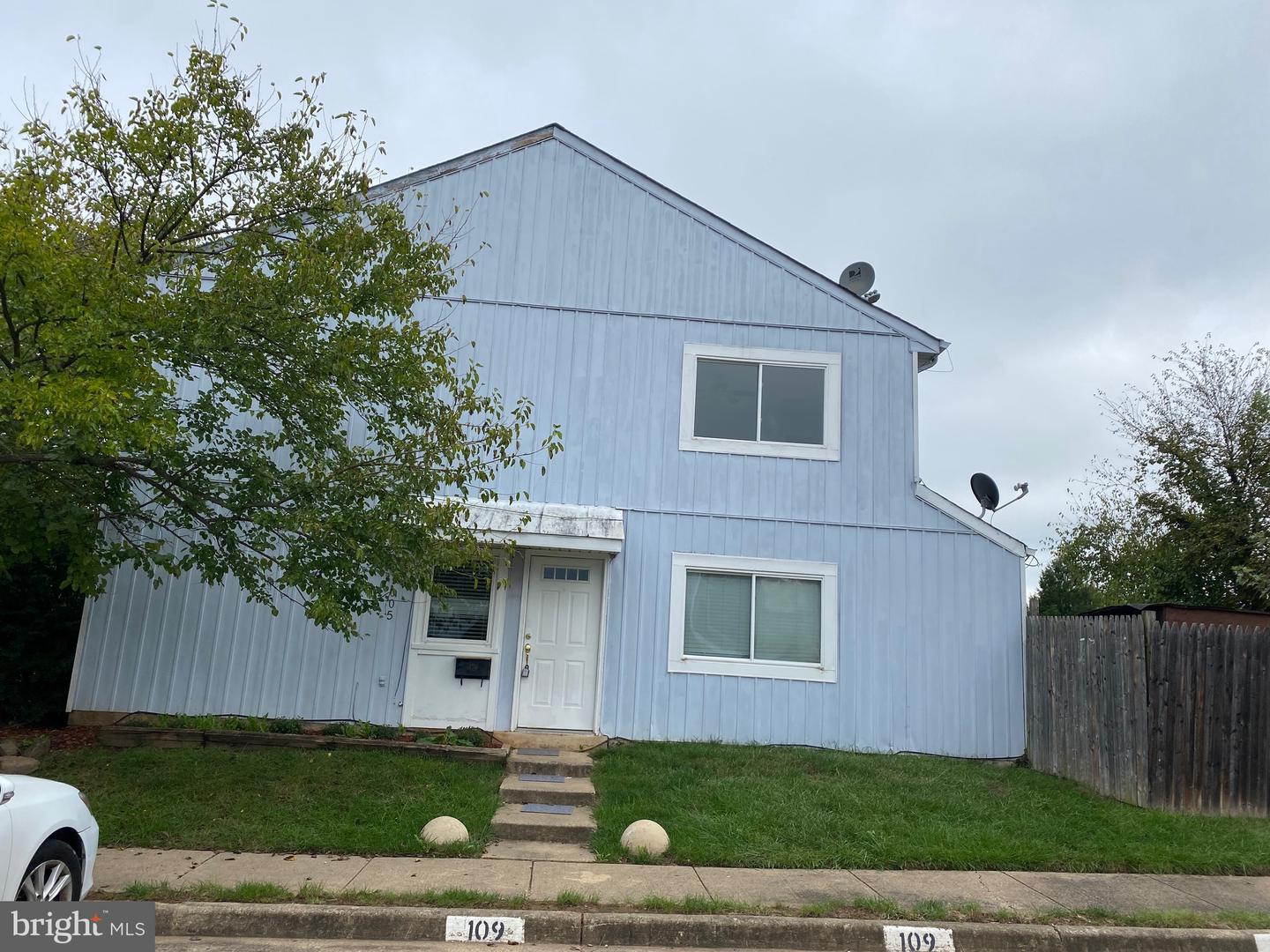 1005 Queens Court, Herndon