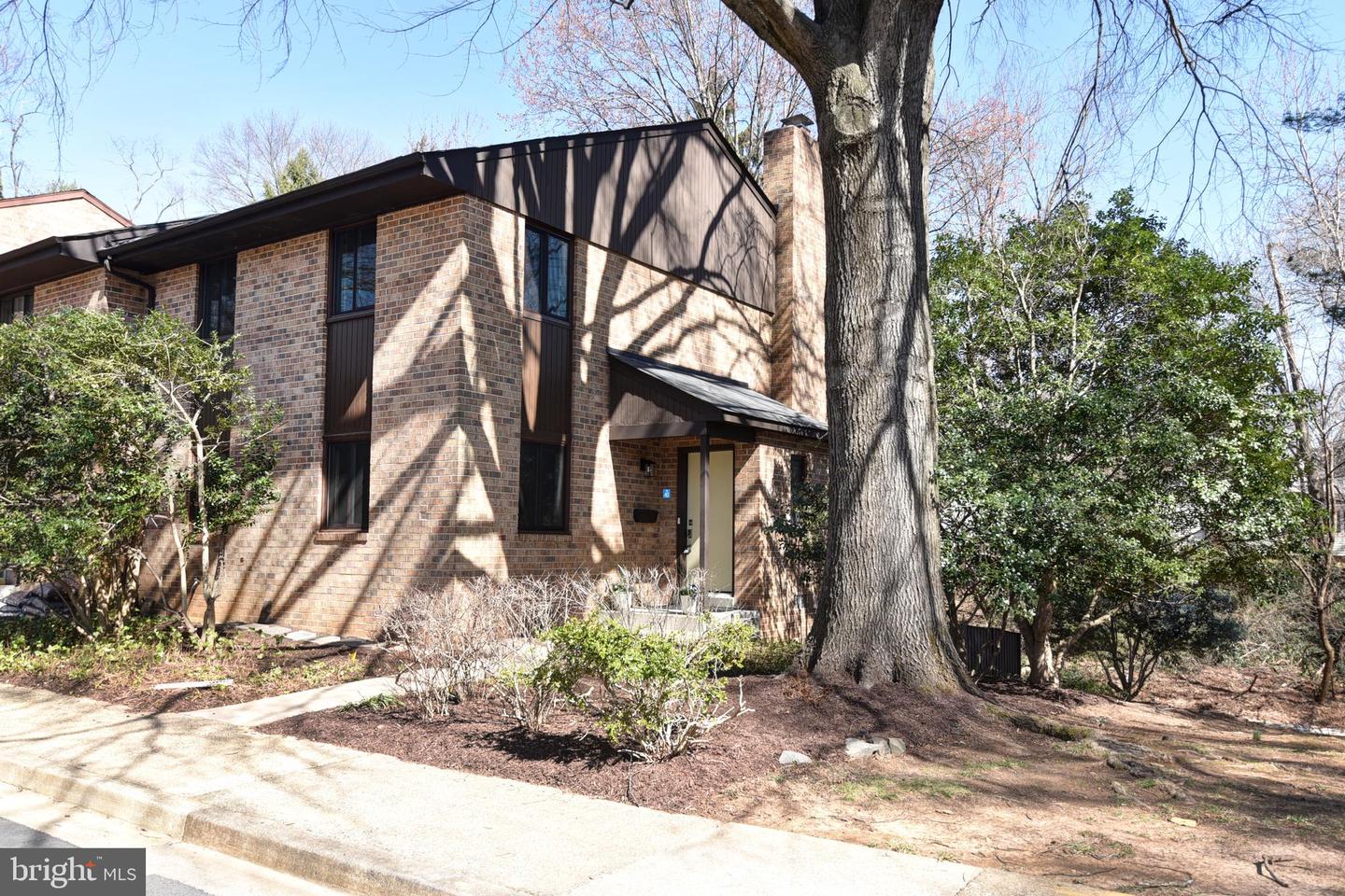11040 Saffold Way, Reston