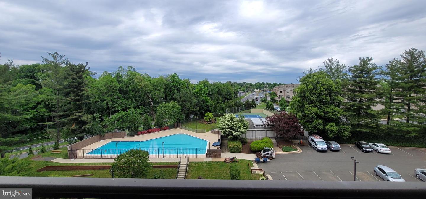 3800 Powell Lane #828, Falls Church