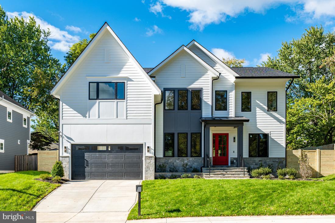 912 Hillcrest Drive SW, Vienna
