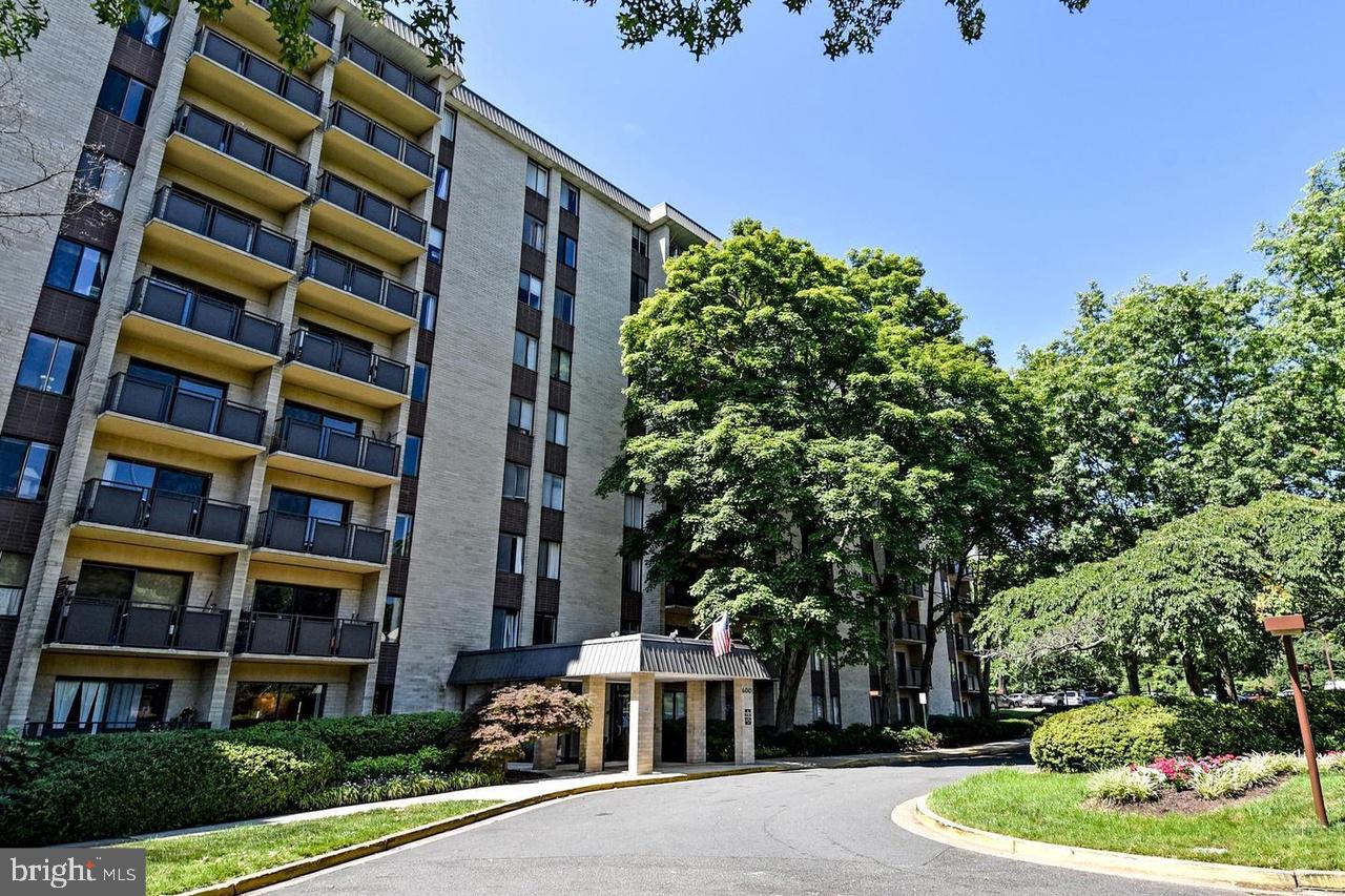 6001 Arlington Boulevard #406, Falls Church