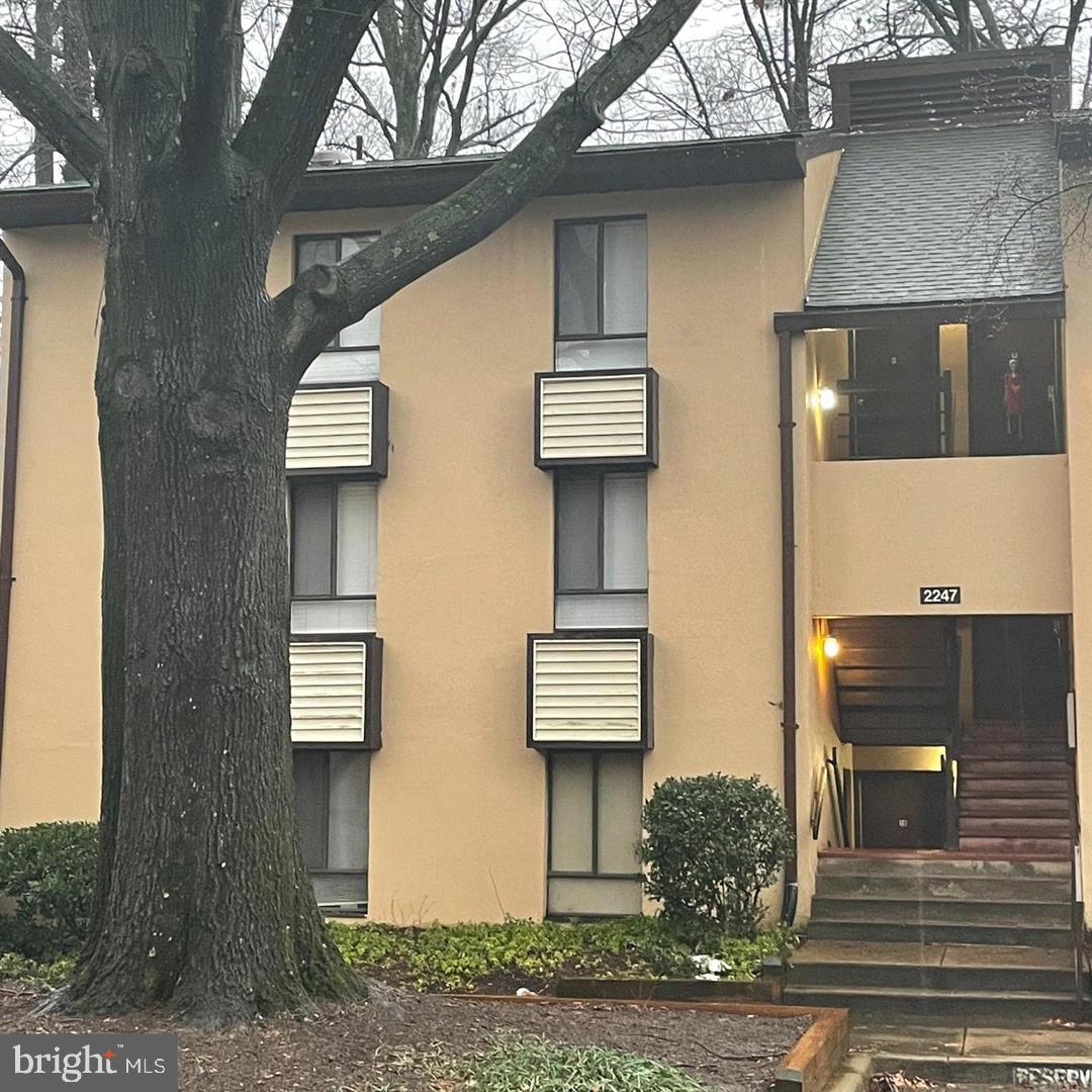 2247 Castle Rock Sq #1b, Reston