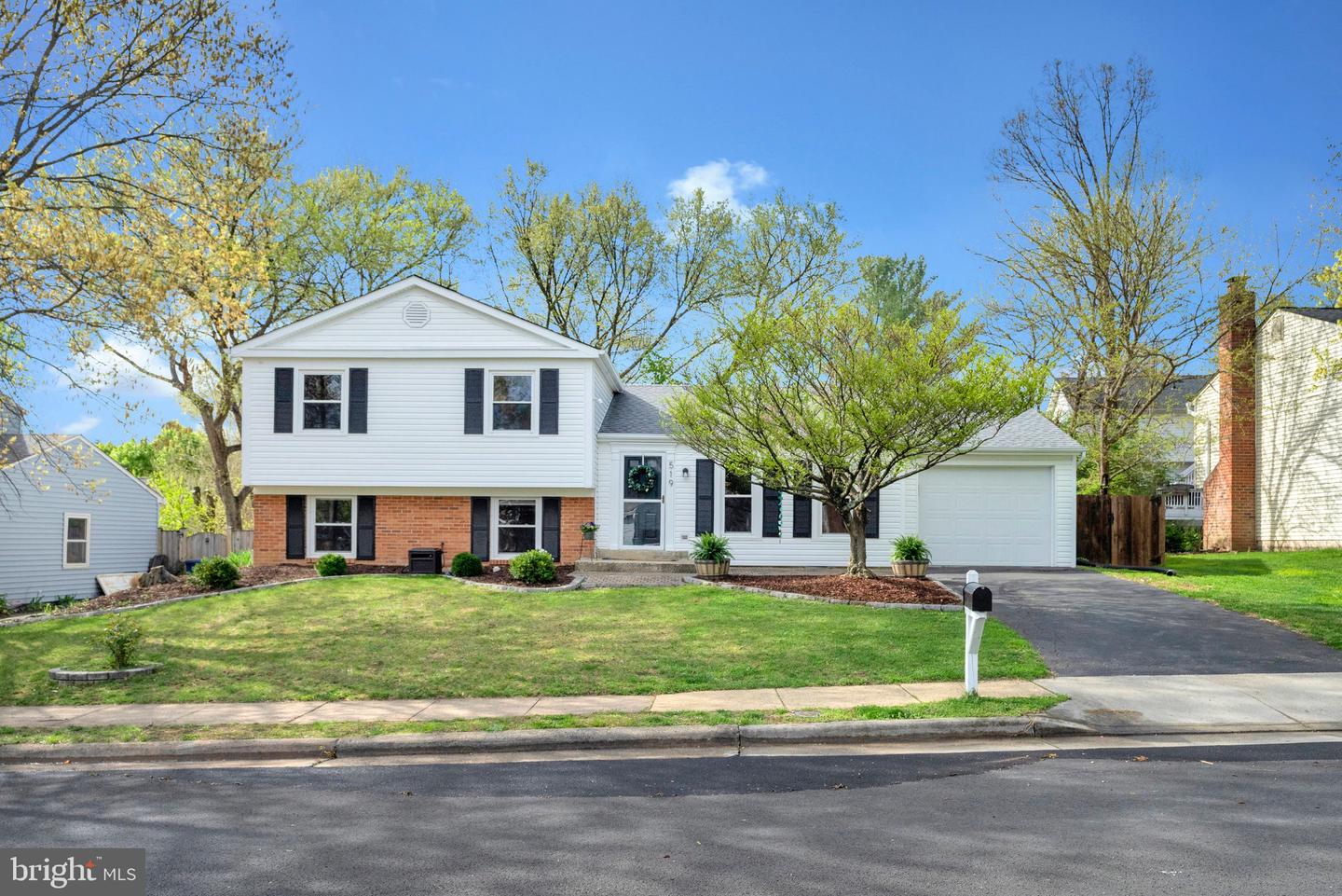 519 Merlins Lane, Herndon