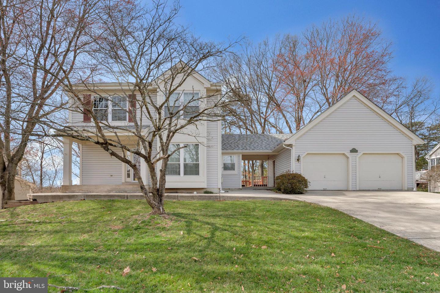 13482 Lake Shore Drive, Herndon