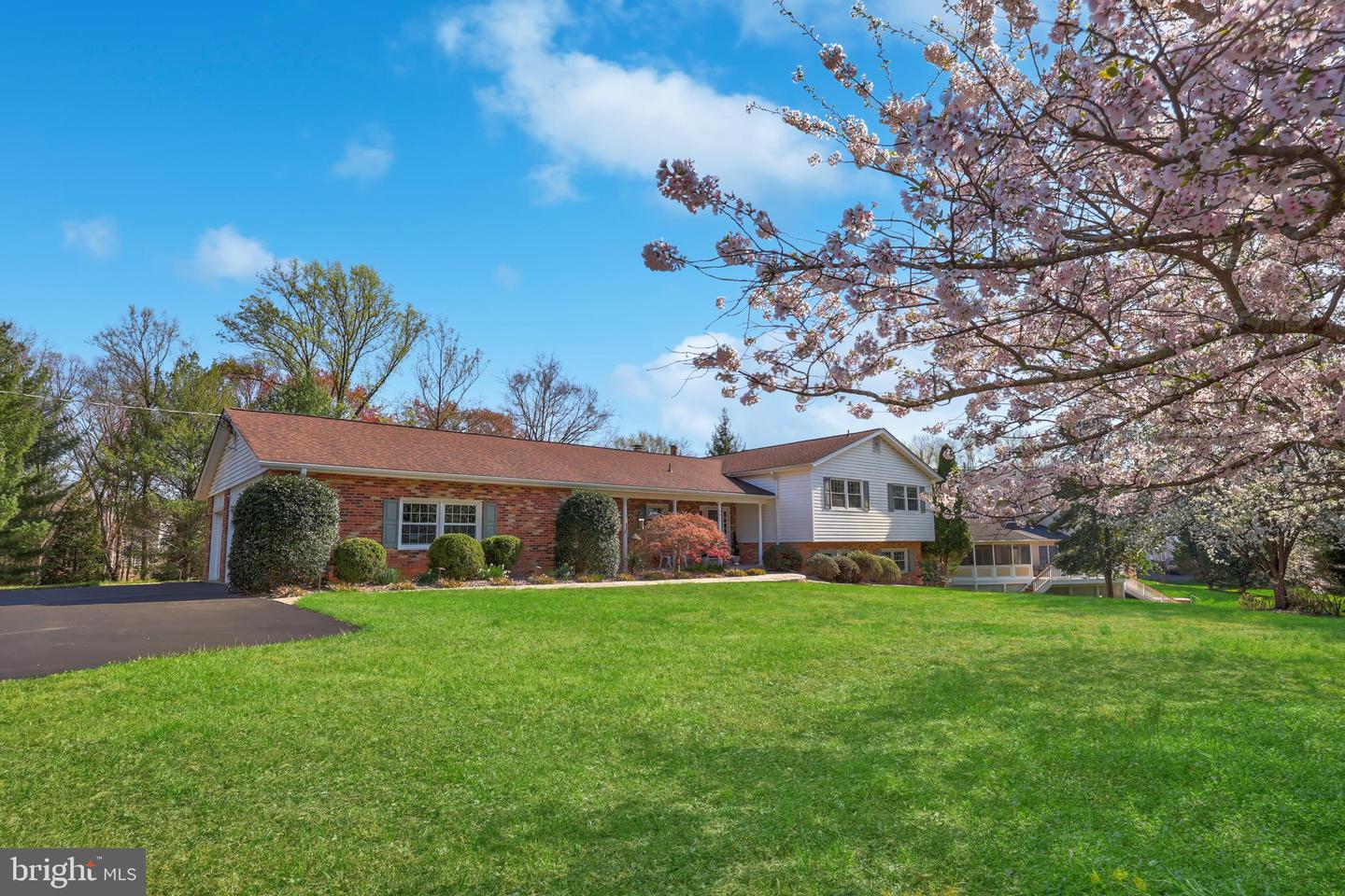 12801 Oxon Road, Herndon