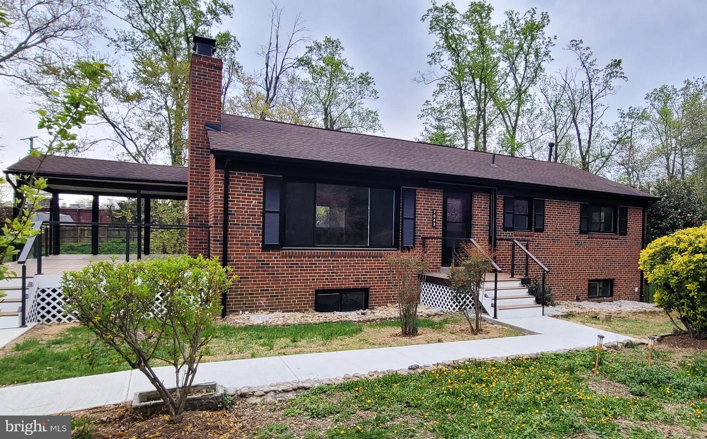 7043 Calamo Street, Springfield
