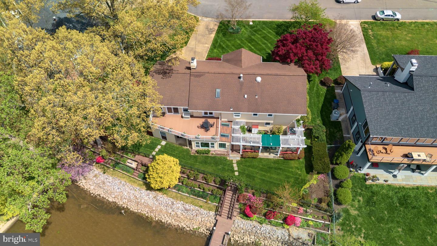 8910 Captains Row, Alexandria