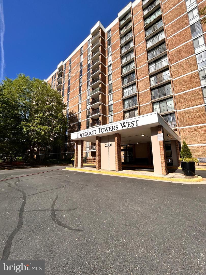 2300 Pimmit Drive #601, Falls Church