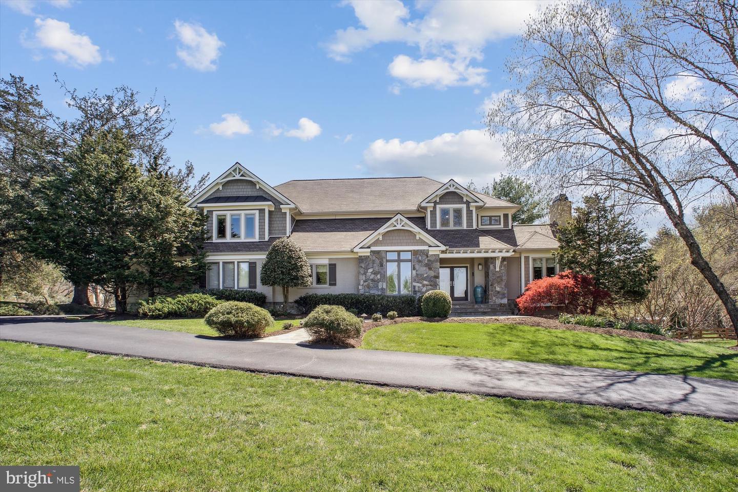 11300 Antrim Court, Great Falls