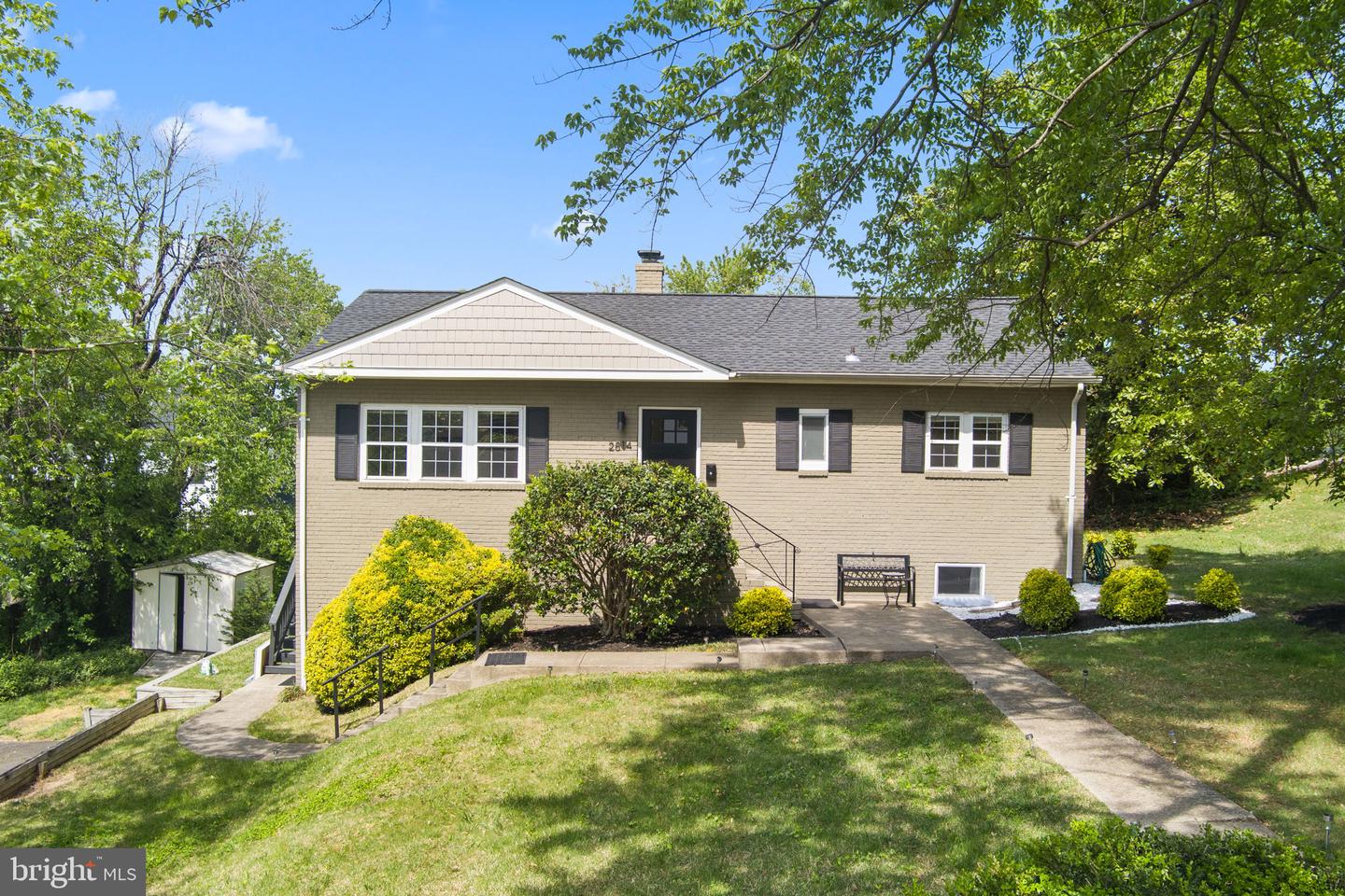 2814 James Drive, Alexandria