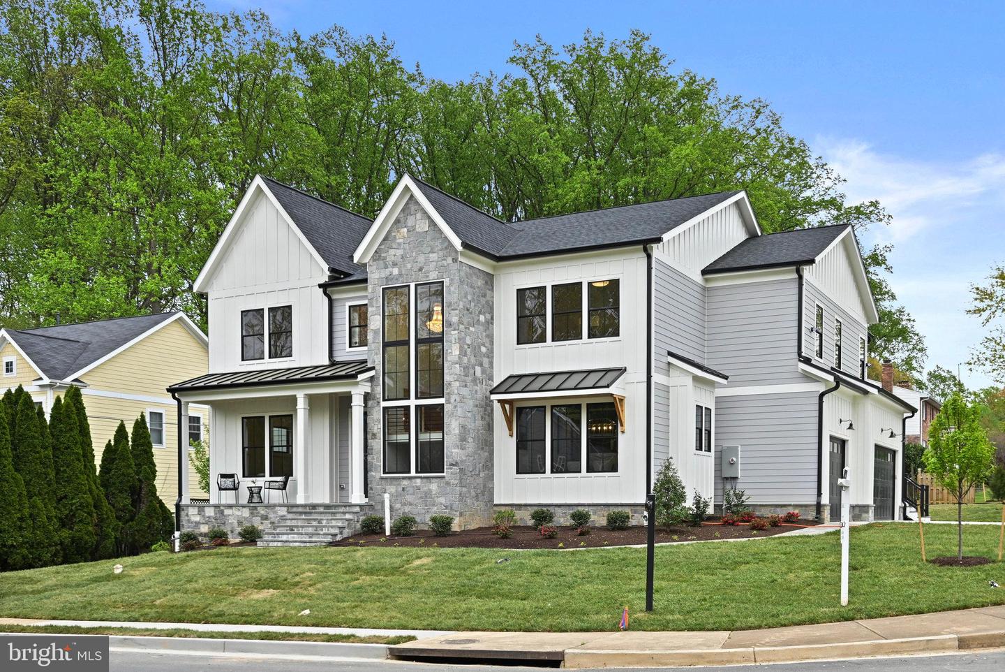 321 Broadleaf Drive NE, Vienna