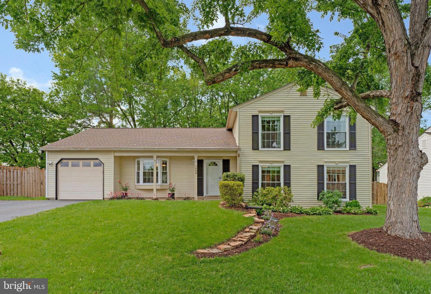 1644 Sadlers Wells, Herndon