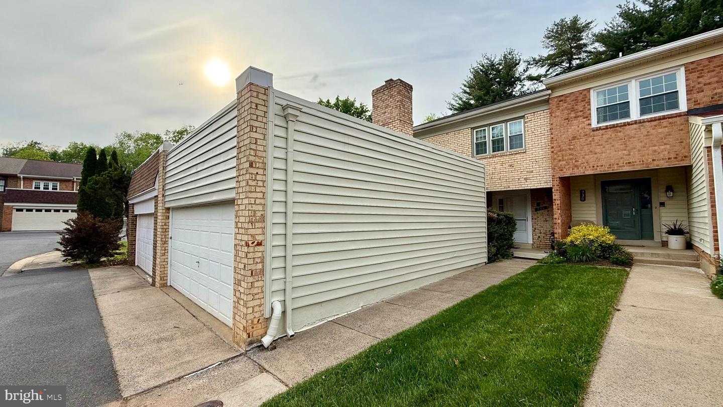 732 Hunter Court SW, Vienna