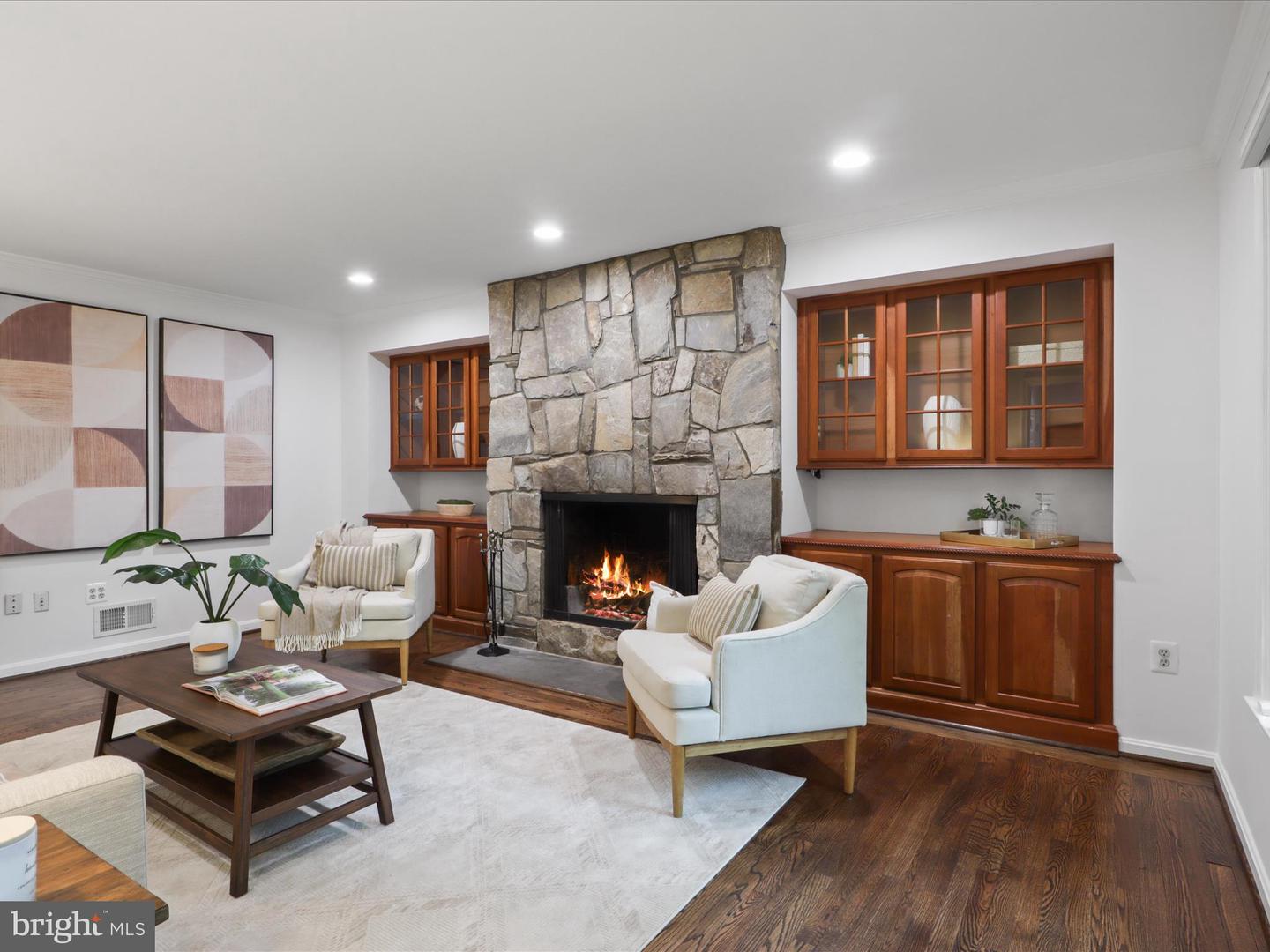 12142 Holly Knoll Circle, Great Falls