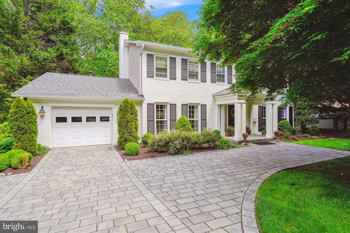 1586 Forest Villa Lane, Mclean
