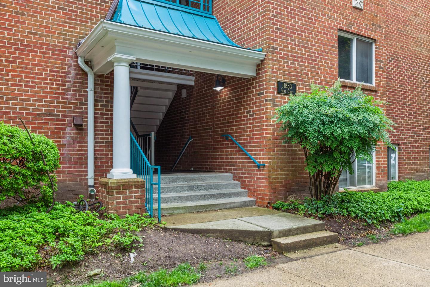 11833 Shire Court #12c, Reston