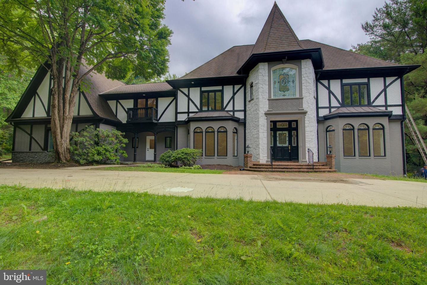 10124 Wendover Drive, Vienna
