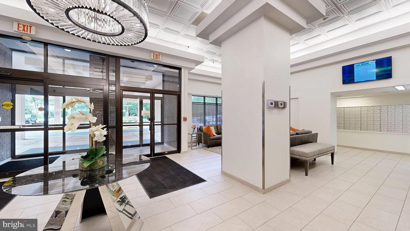 1808 Old Meadow Road #1015, Mclean