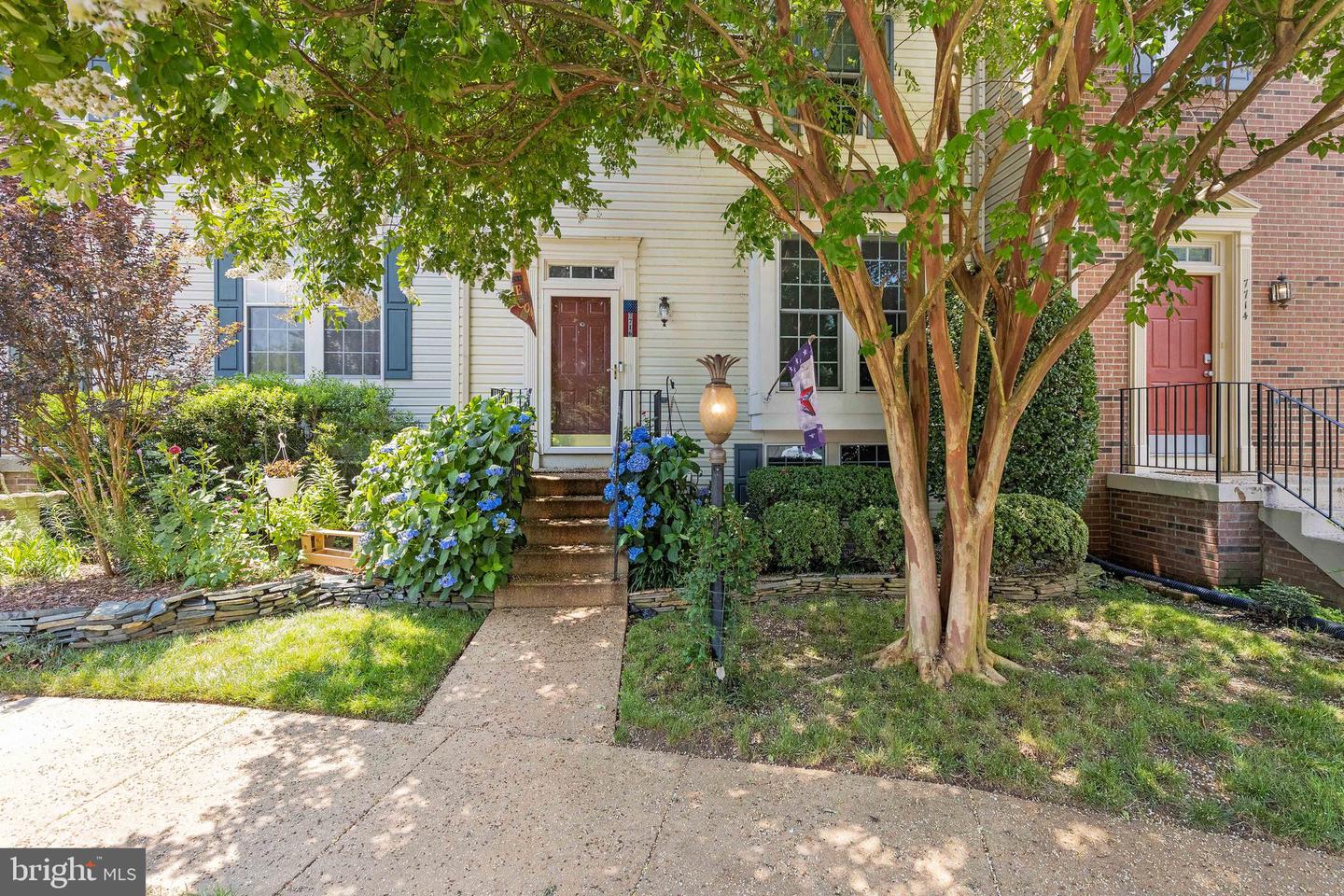 7716 Effingham Square, Alexandria