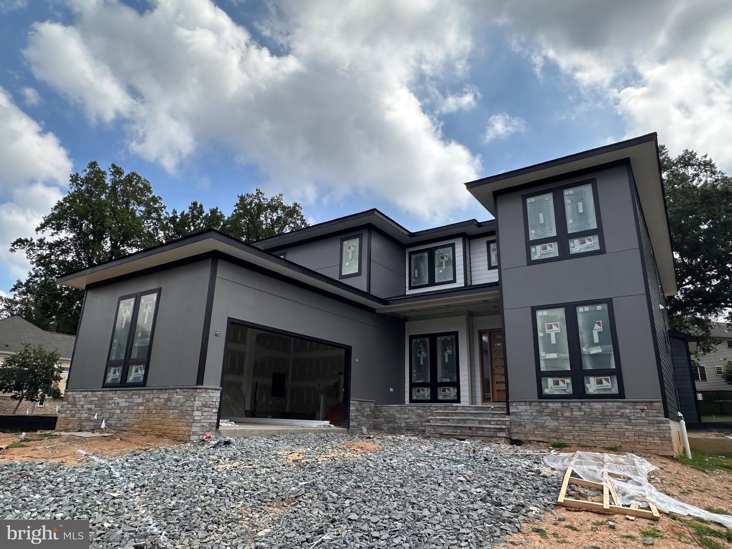 4015 Woodland Road, Annandale