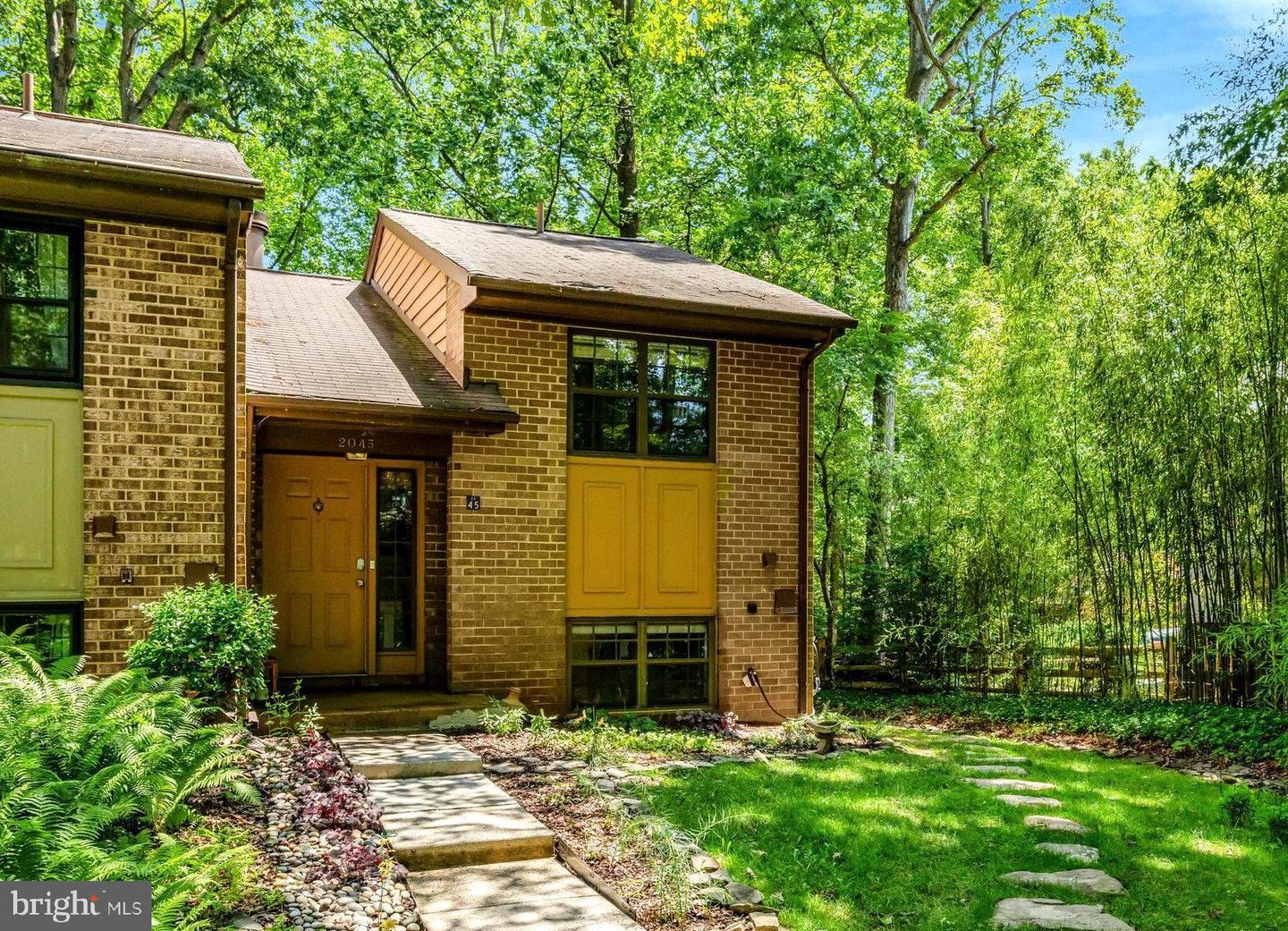 2045 Headlands Circle, Reston