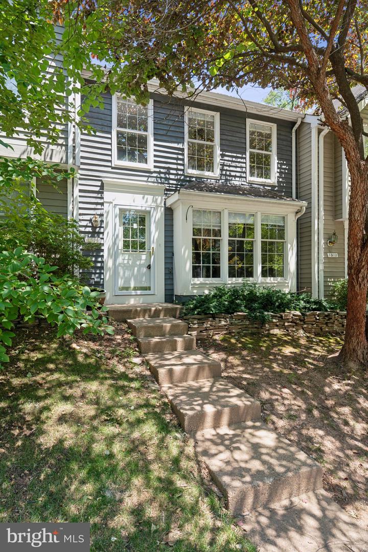 1511 Twisted Oak Drive, Reston