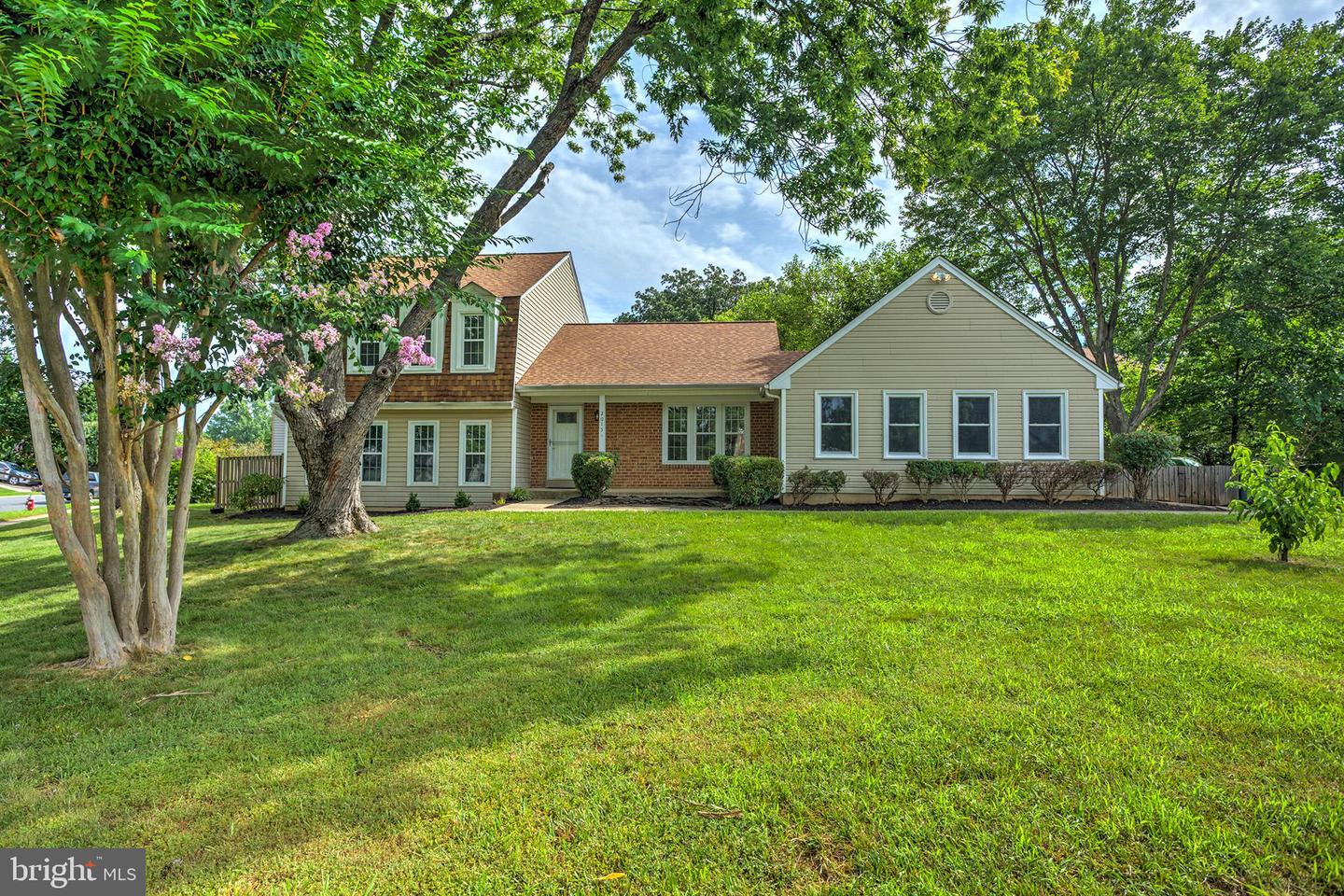 2015 Maleady Drive, Herndon