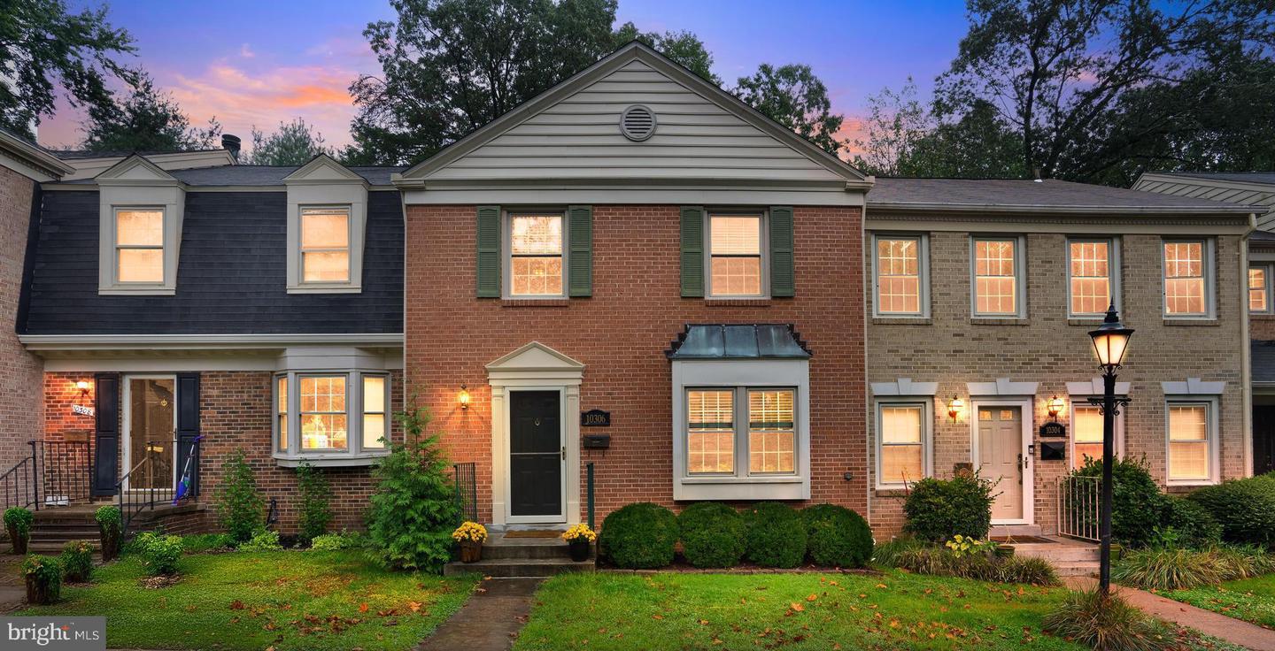 10306 Hampshire Green Avenue, Fairfax