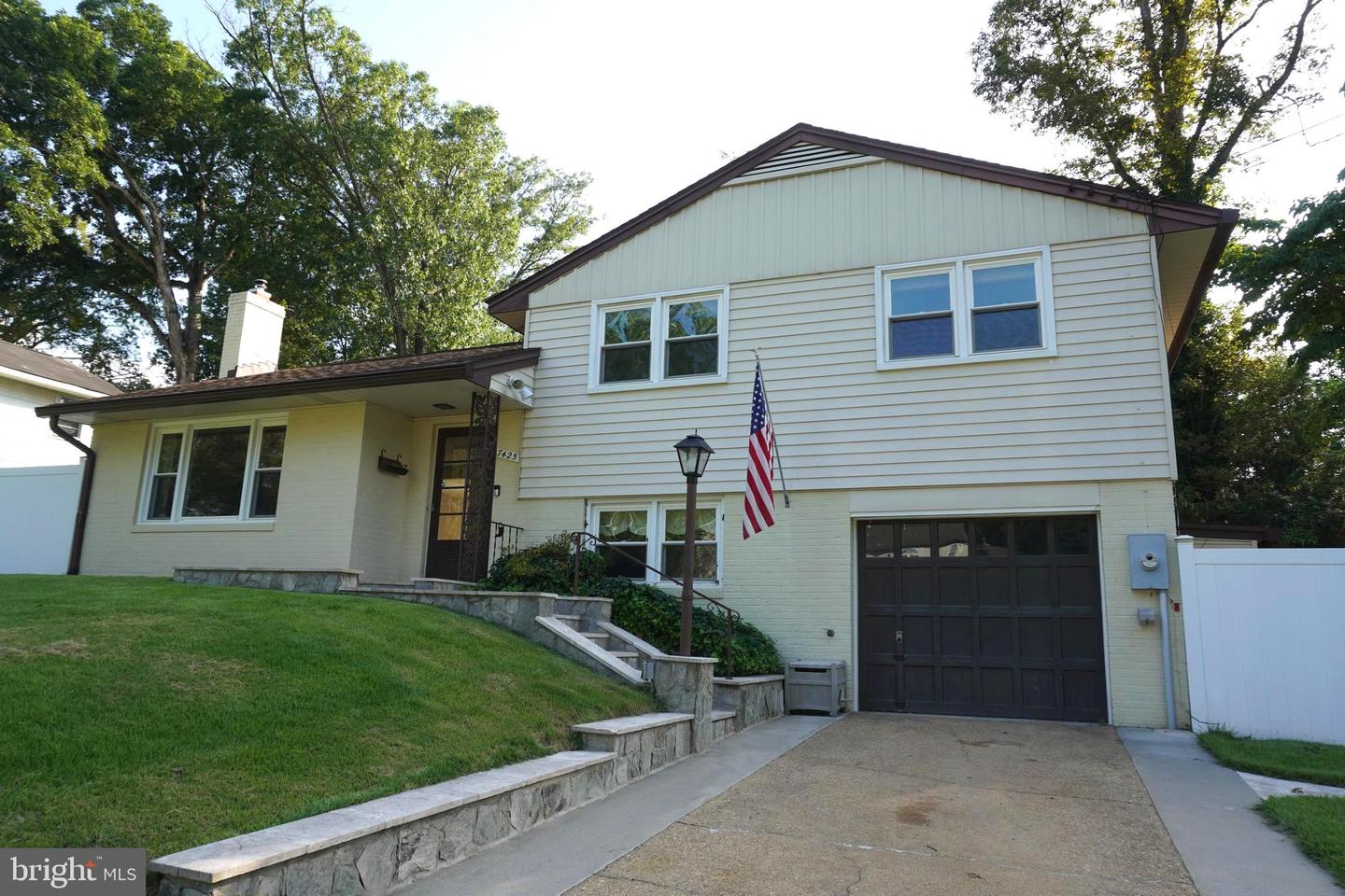 7425 Flora Street, Springfield