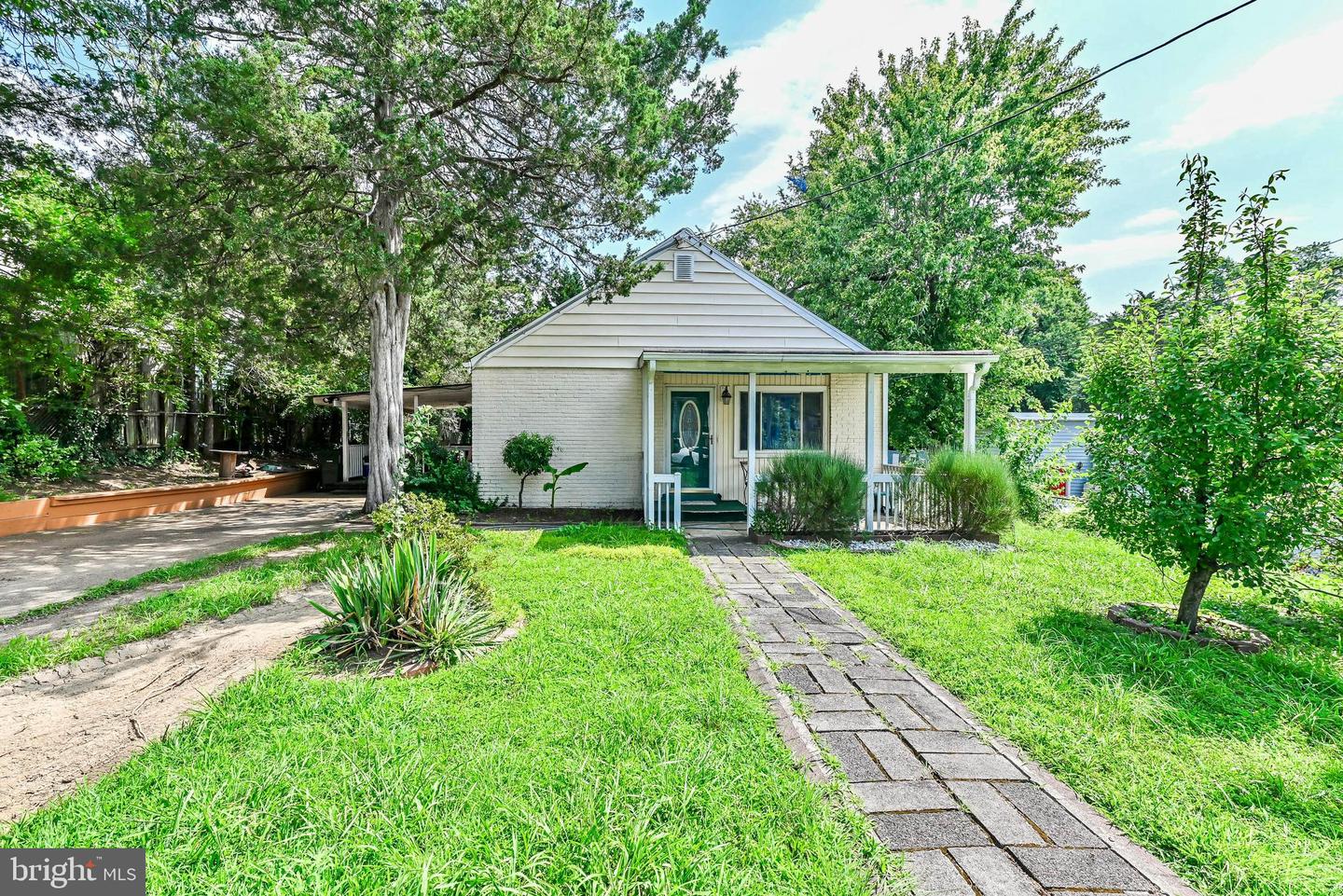 7421 Howard Court, Falls Church