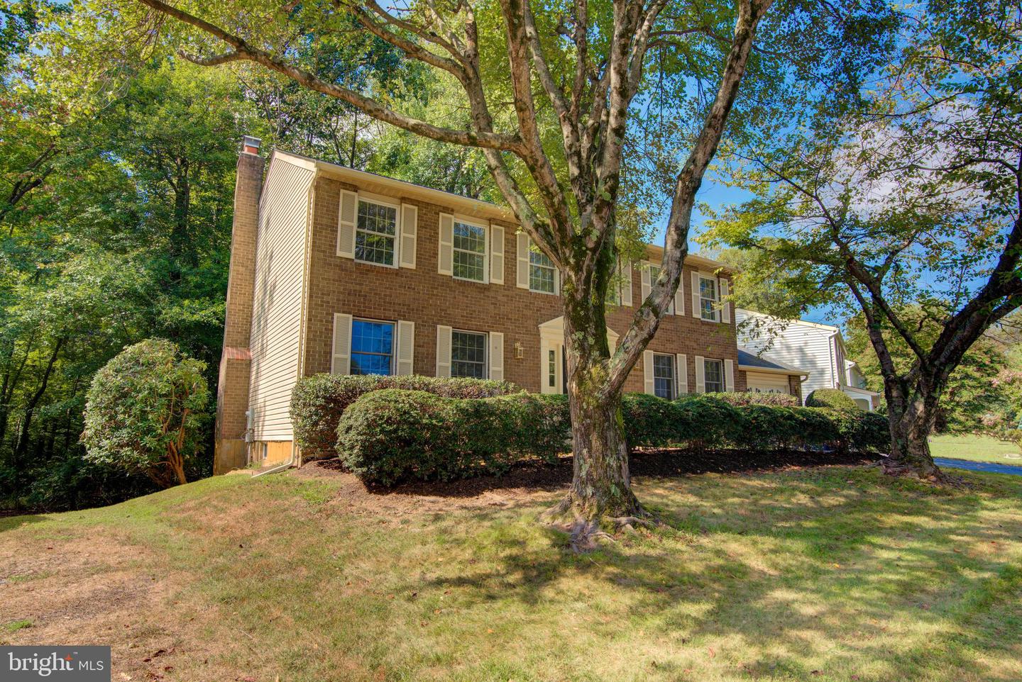 10901 Santa Clara Drive, Fairfax