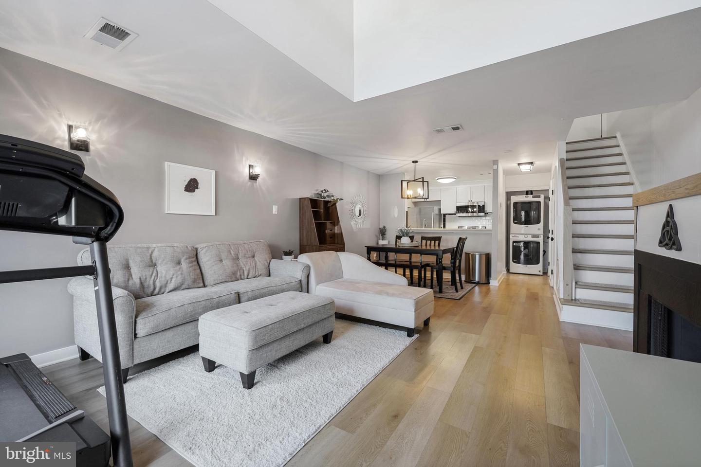3971 El Soneta Place #13, Alexandria