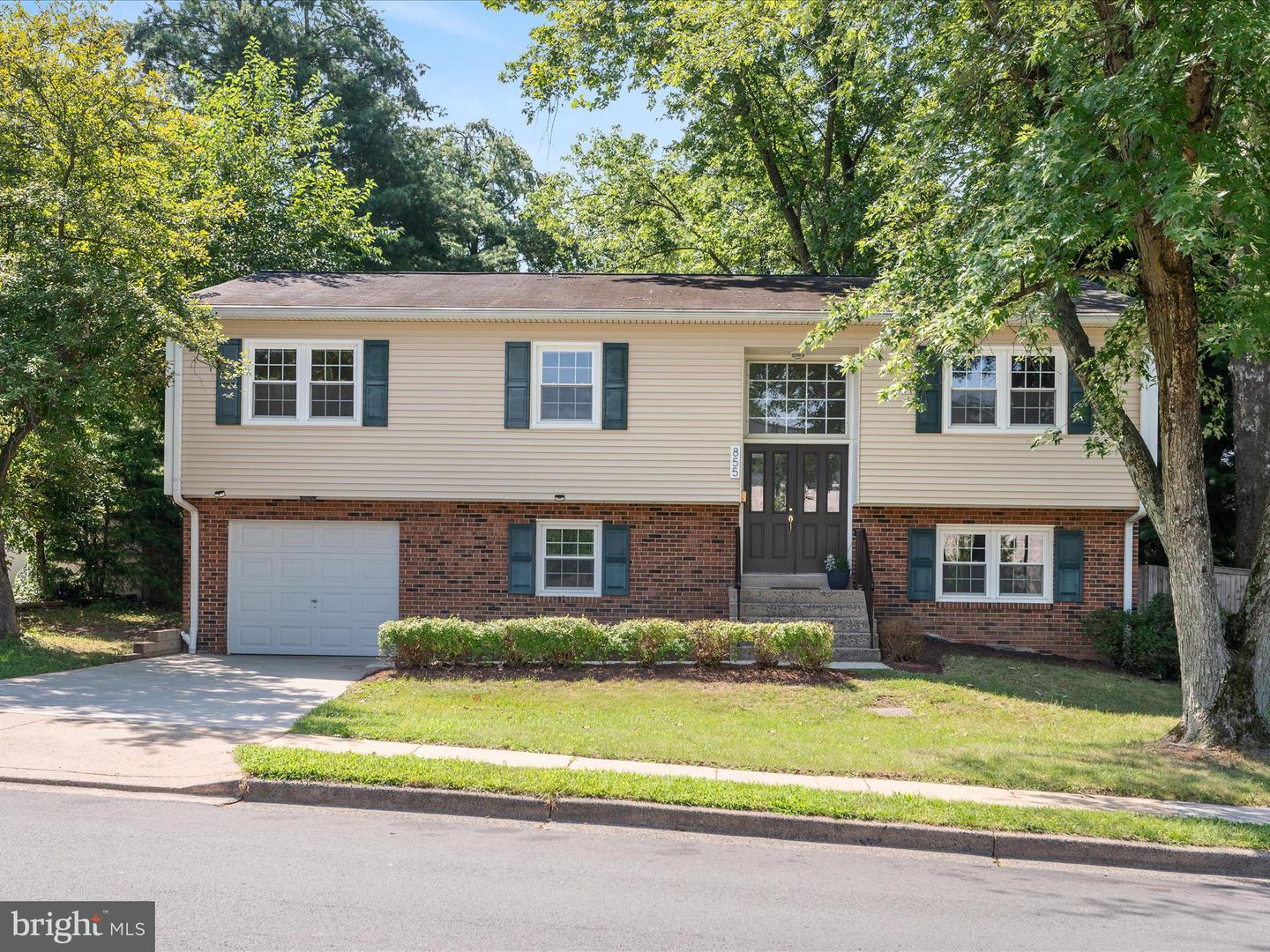 855 Park Avenue, Herndon