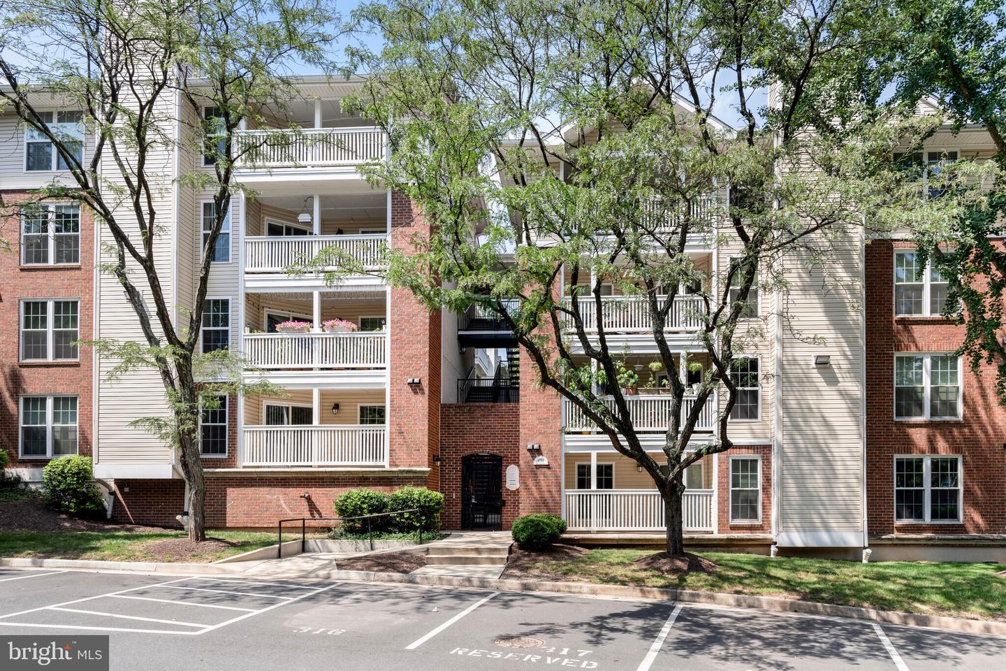 1524 Lincoln Way #406, Mclean