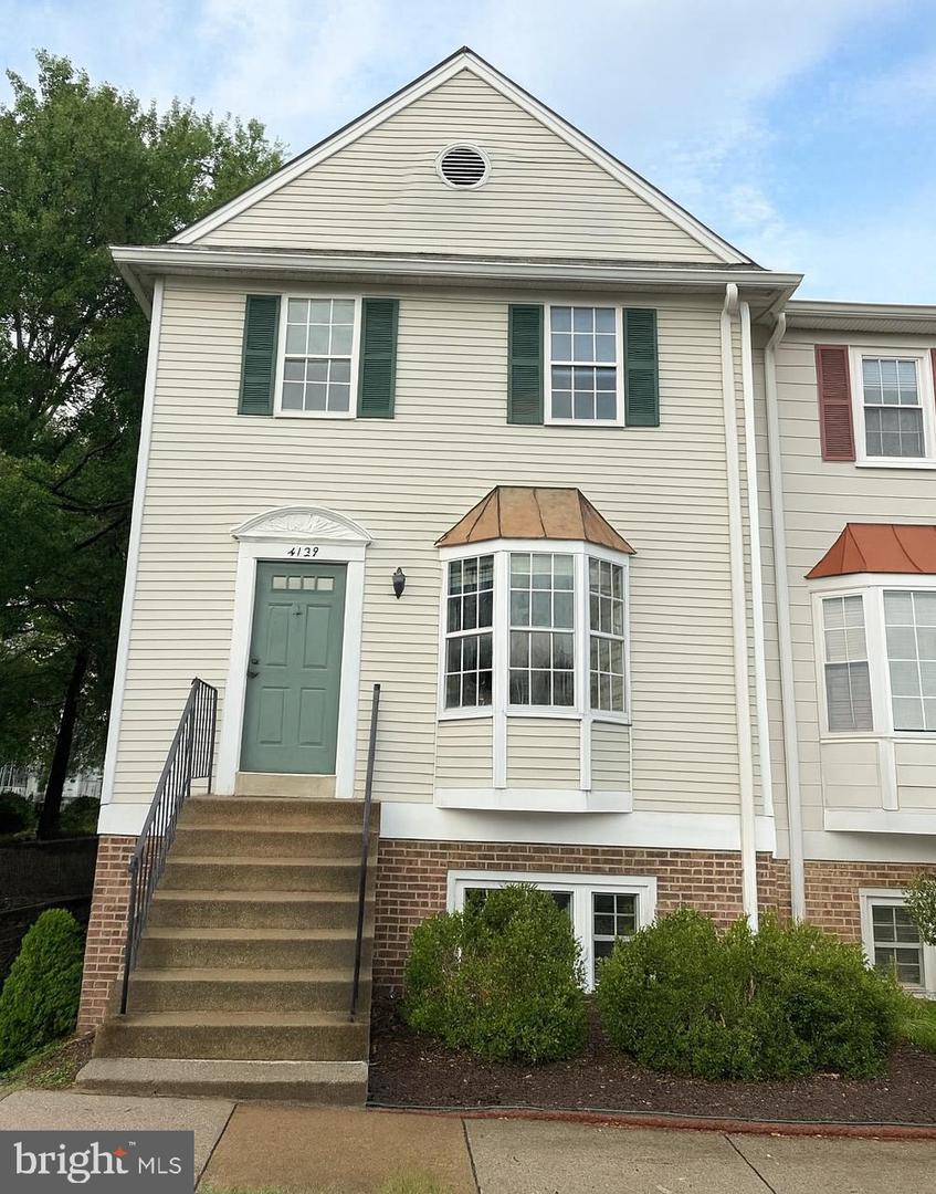 4127 Weeping Willow Court #142-A, Chantilly