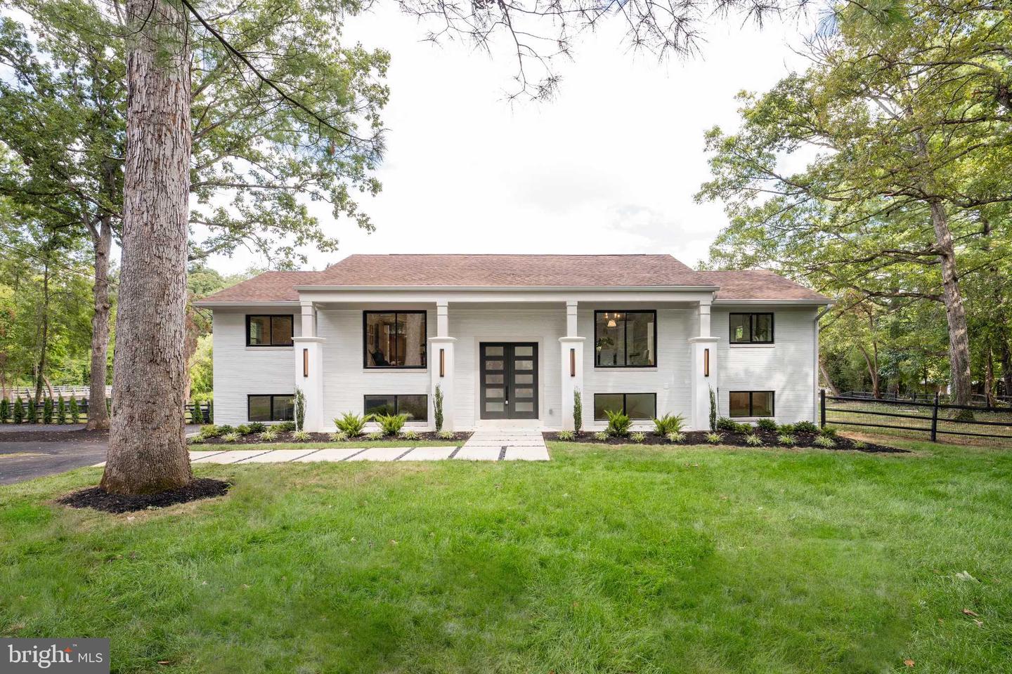 6211 Waterway Drive, Falls Church