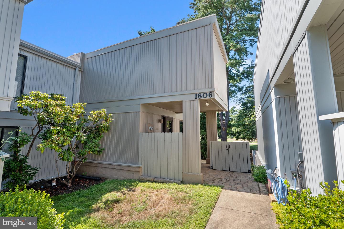 1806 N Shore Court, Reston