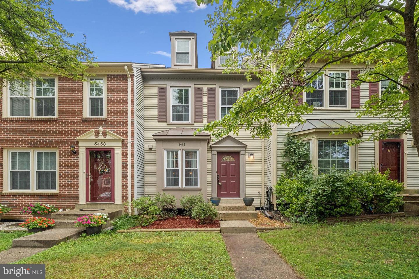 8482 Springfield Oaks Drive, Springfield